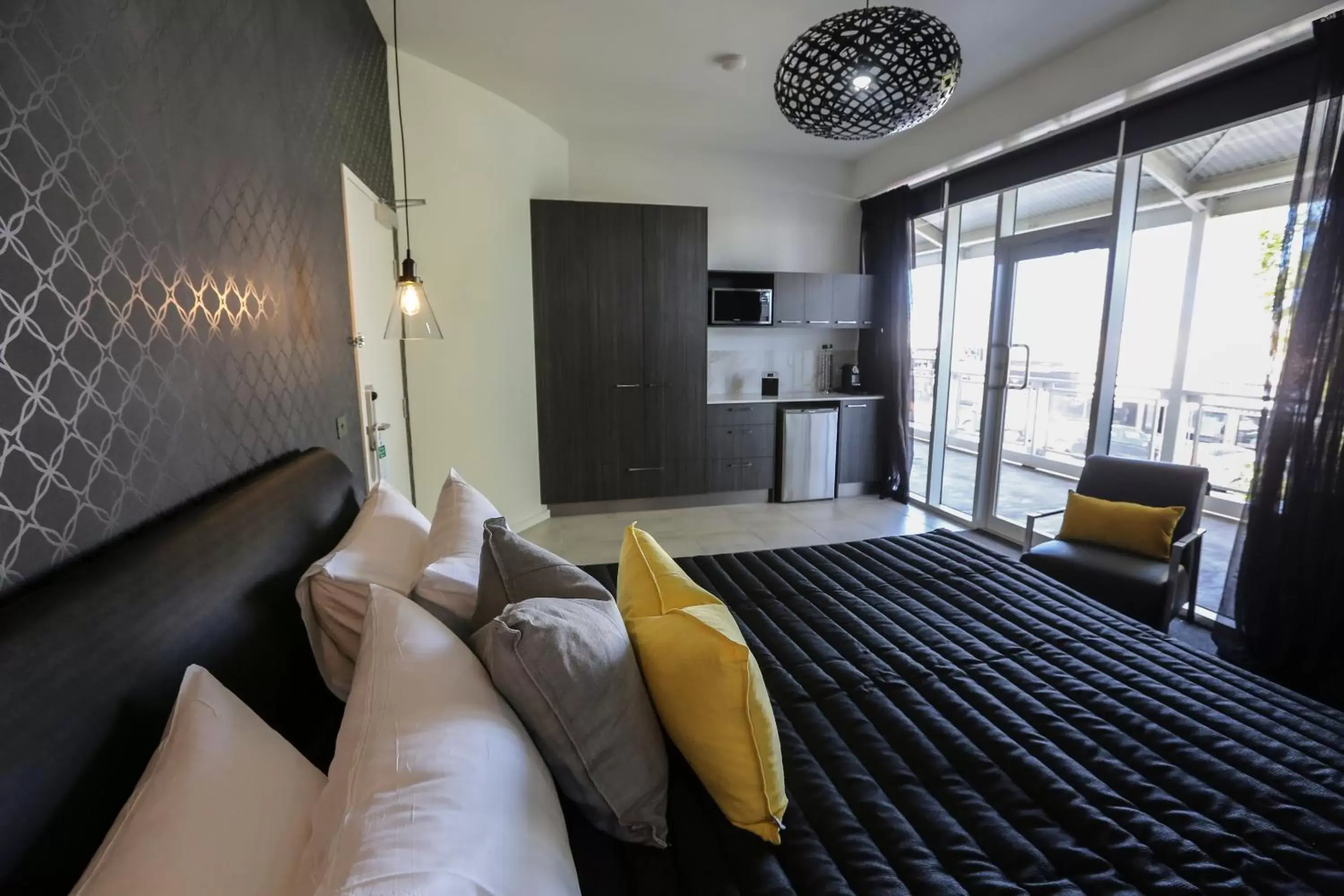 Bedroom, Bed in Indulge Apartments - CBD