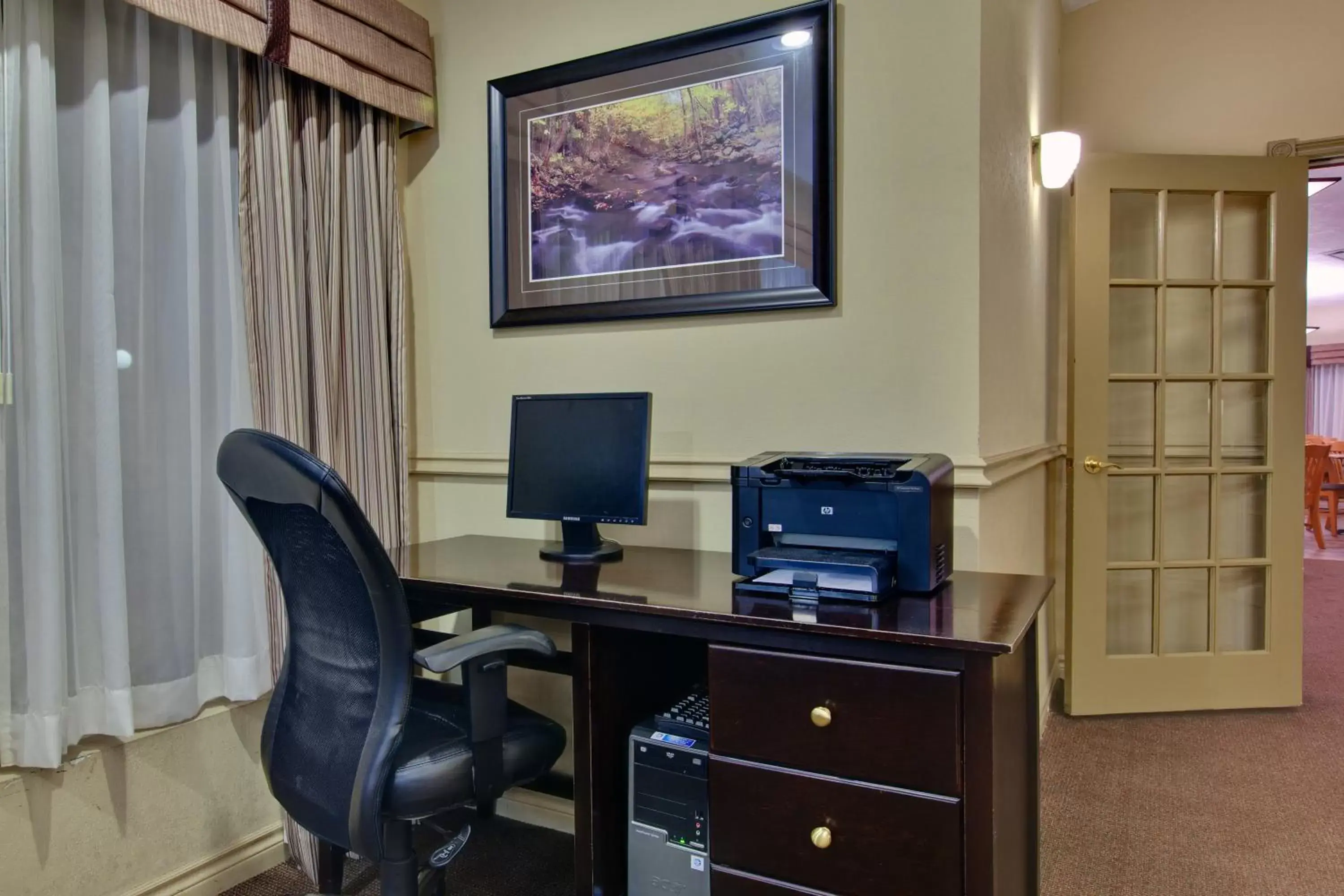 Business facilities in Days Inn & Suites by Wyndham Moncton