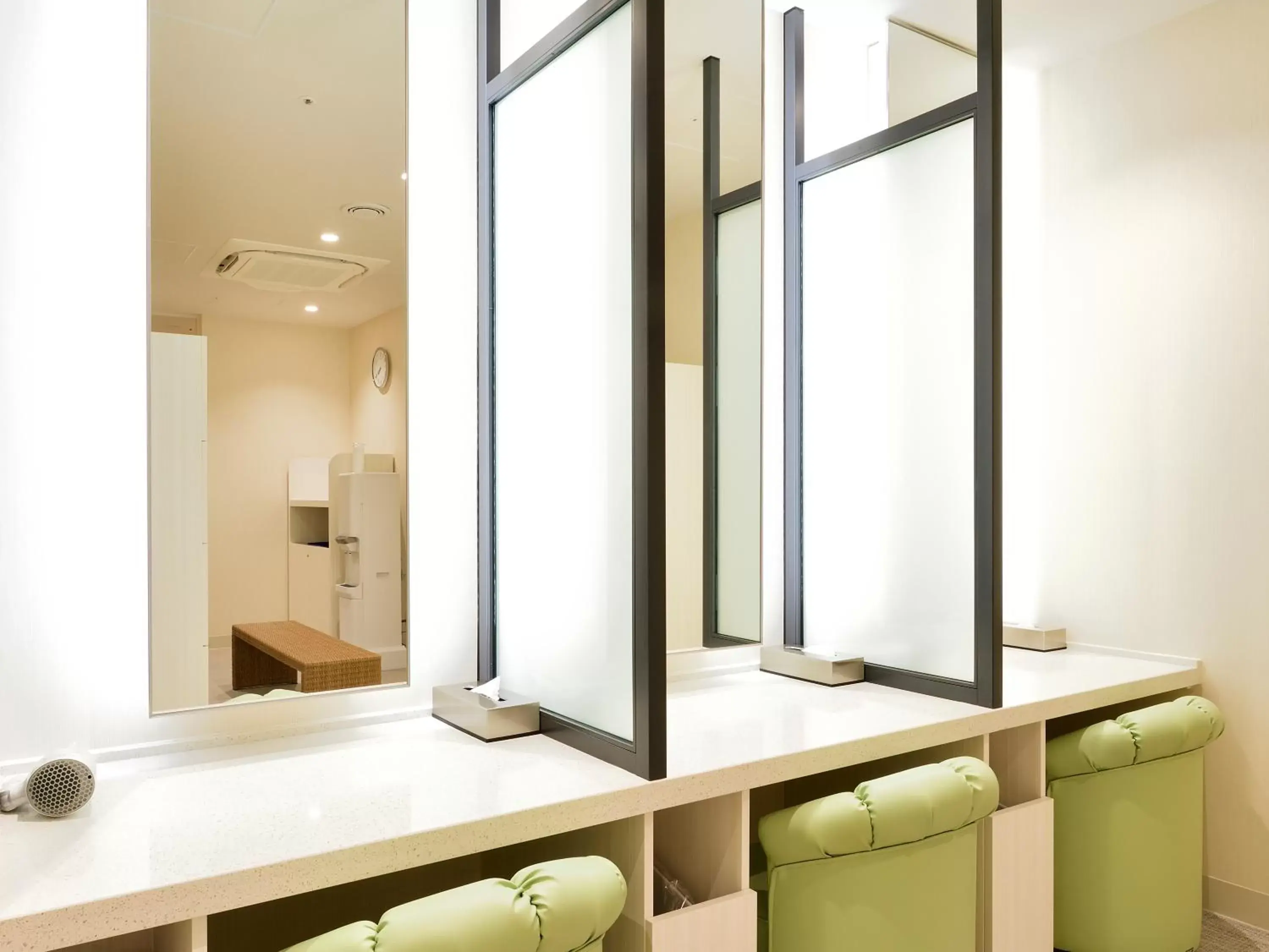 Public Bath, Bed in Hotel Elcient Osaka Umeda Public Bath, Bed in Hotel Elcient Osaka Umeda