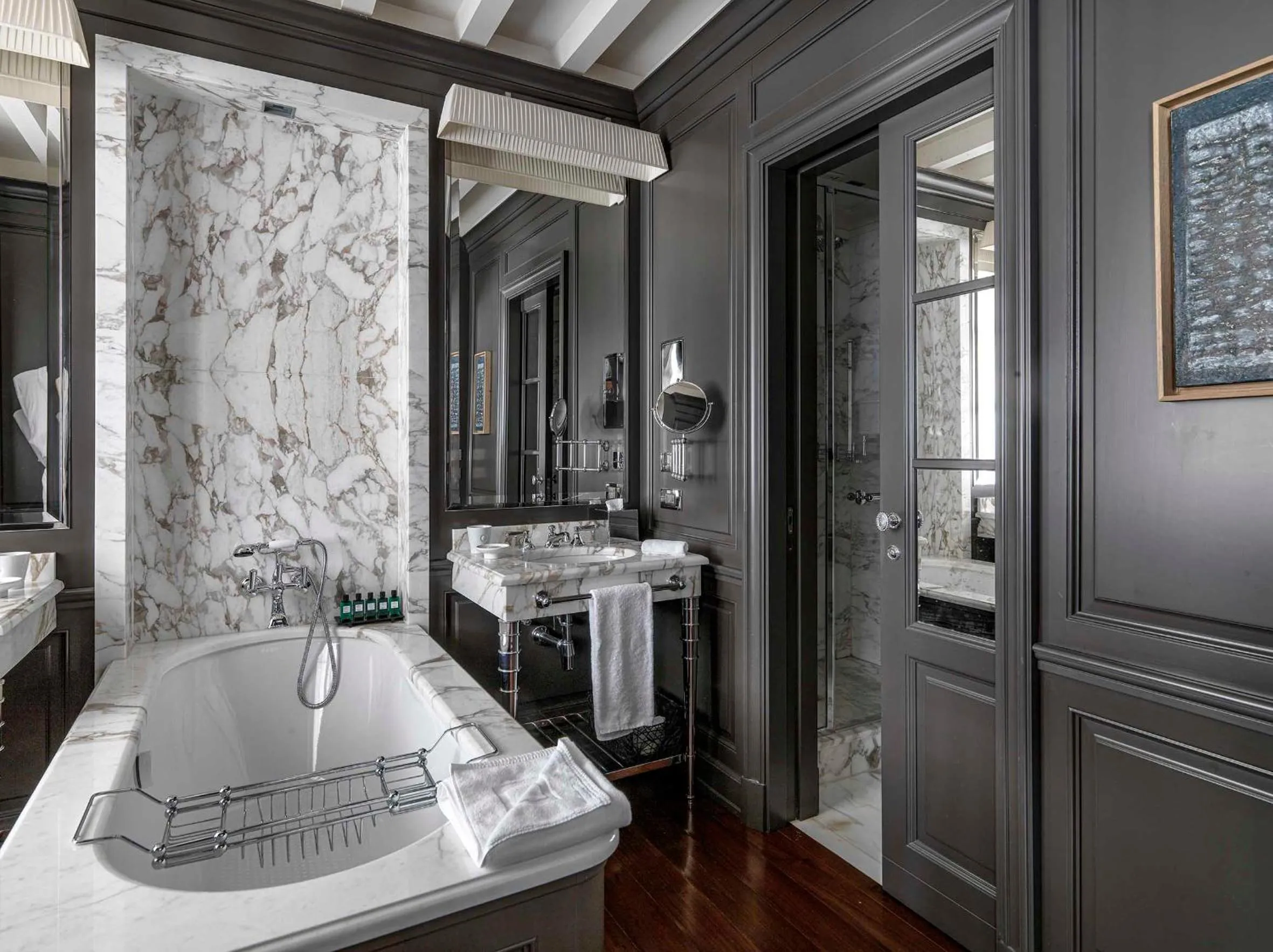 Bathroom in MARQUIS Faubourg Saint-Honoré - Small Luxury hotels of the World