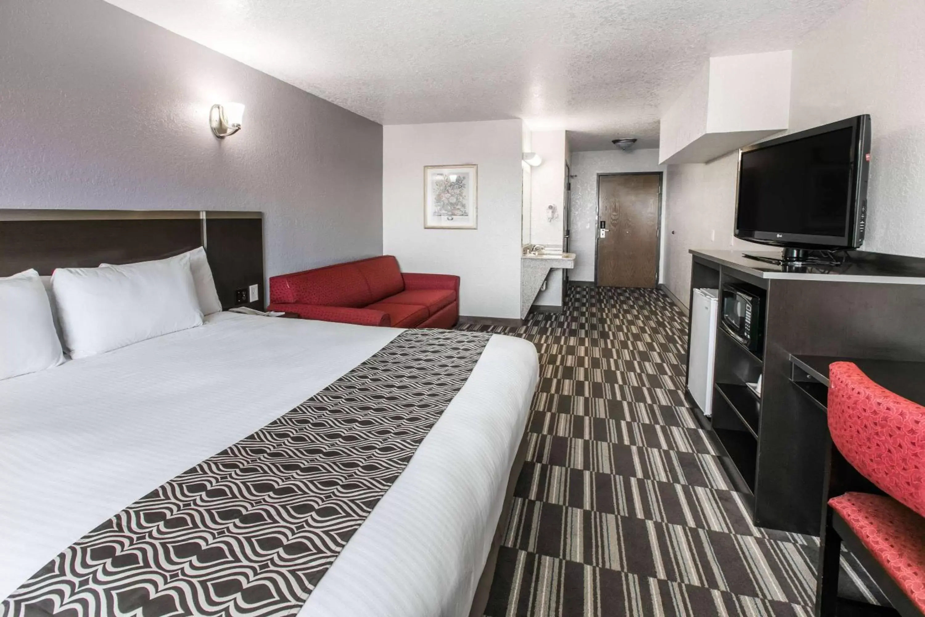 Photo of the whole room, Bed in Microtel Inn & Suites by Wyndham Oklahoma City Airport