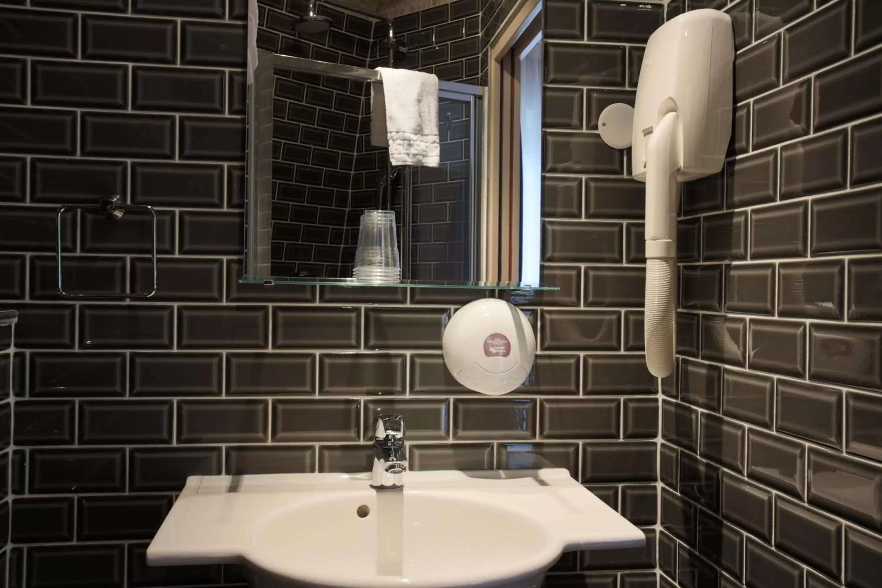 Bathroom in Grand Hotel du Loiret