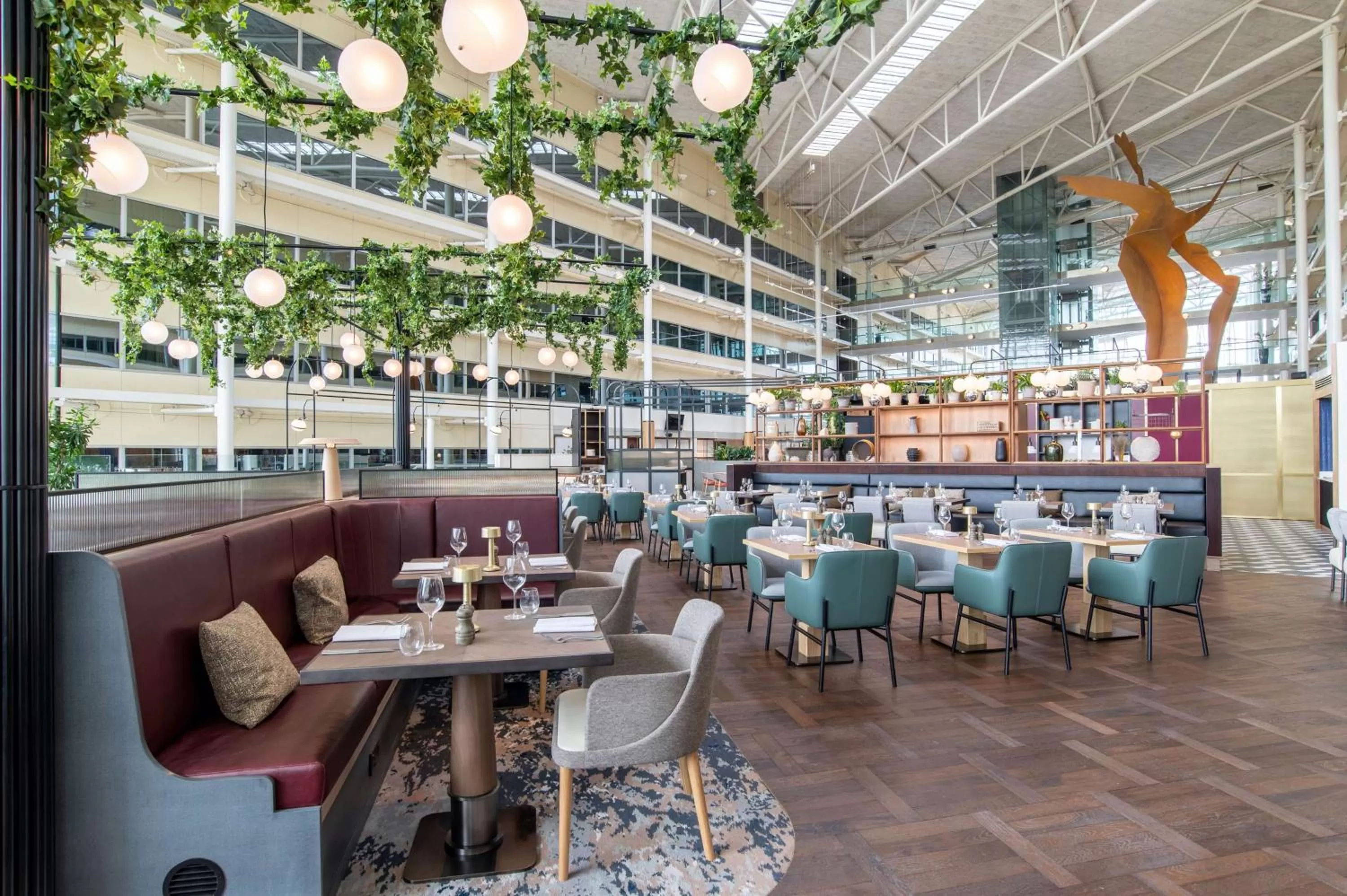 Restaurant/places to eat in Hilton London Heathrow Airport