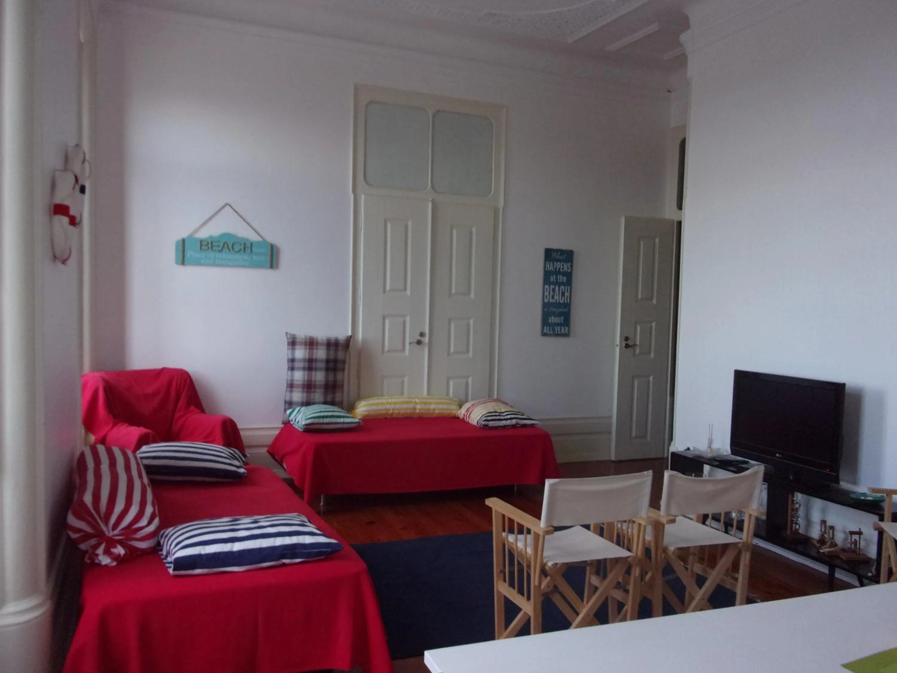 Communal lounge/ TV room in Hostel 402