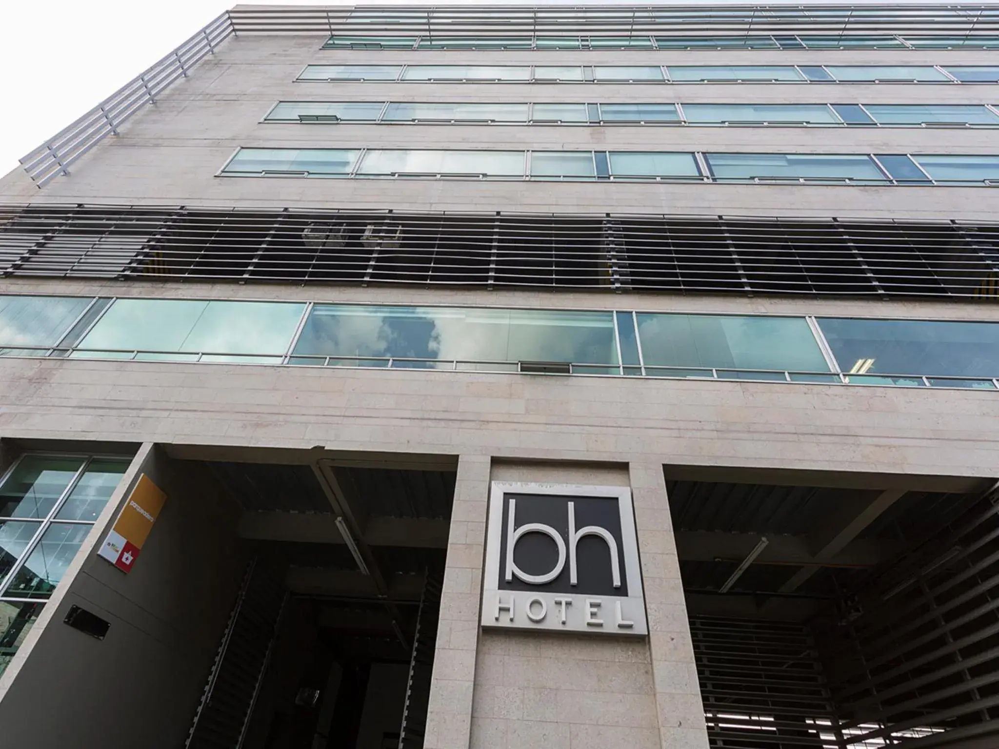 Facade/Entrance in Hotel bh El Poblado