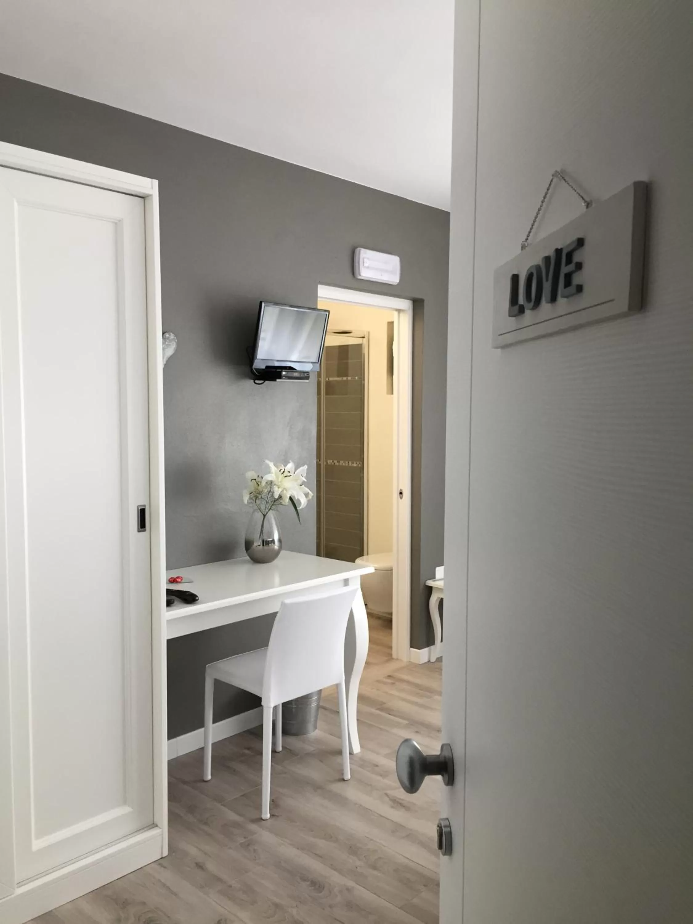 Decorative detail in Flyingaway