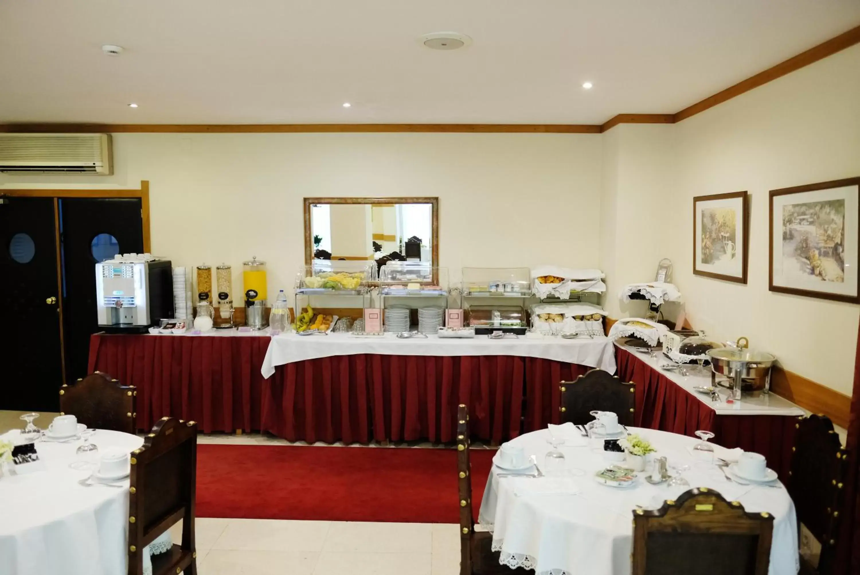 Food and drinks, Restaurant/Places to Eat in Hotel Dona Sofia