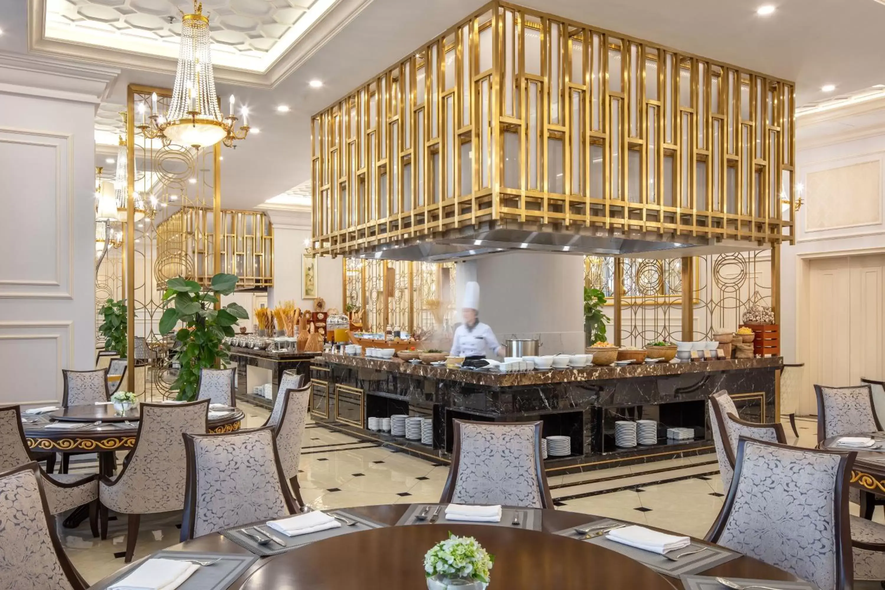 Breakfast, Lounge/Bar in Melia Vinpearl Quang Binh