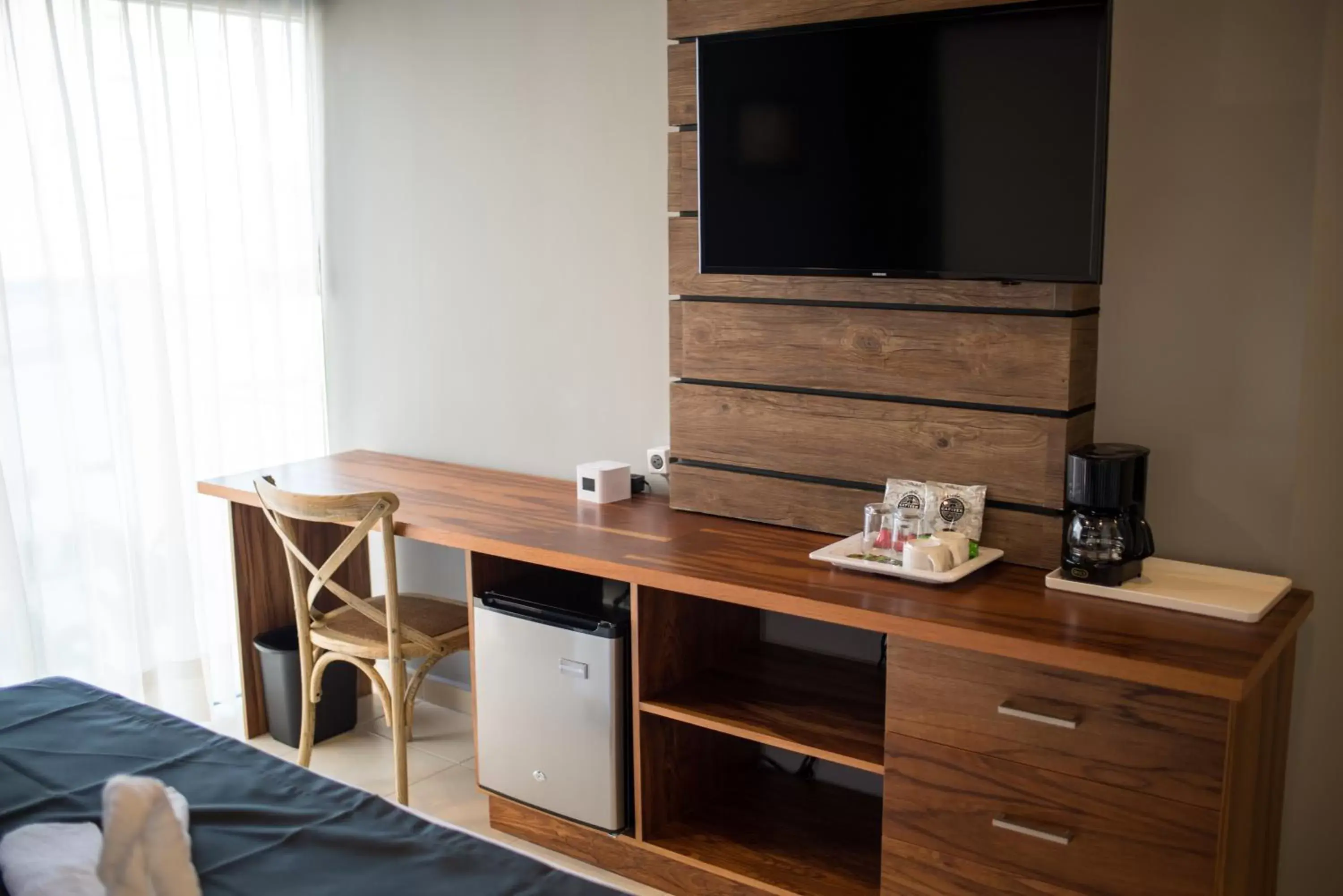 Bedroom, TV/Entertainment Center in Hotel Clipperton