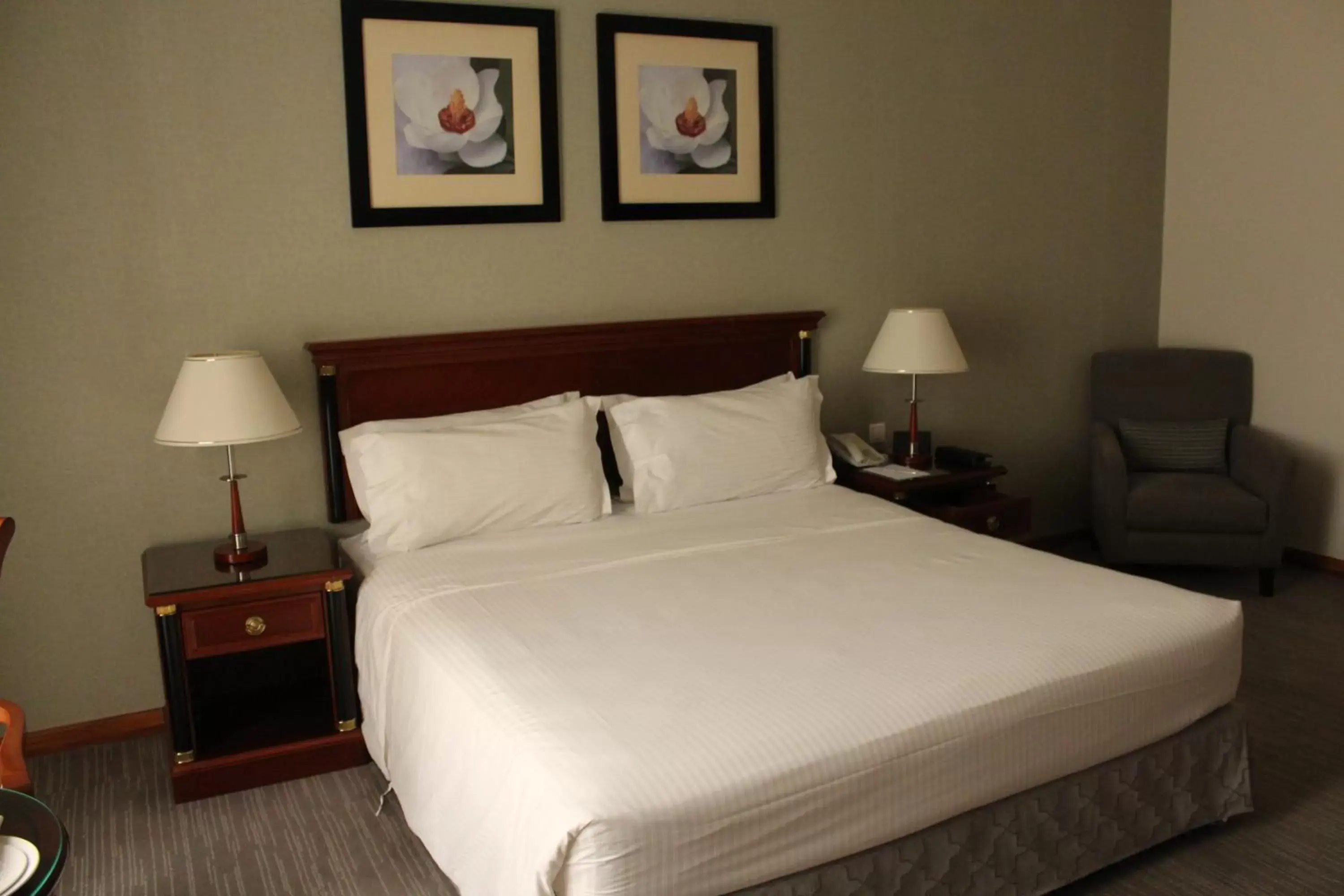 Photo of the whole room, Bed in Executives Hotel - Olaya