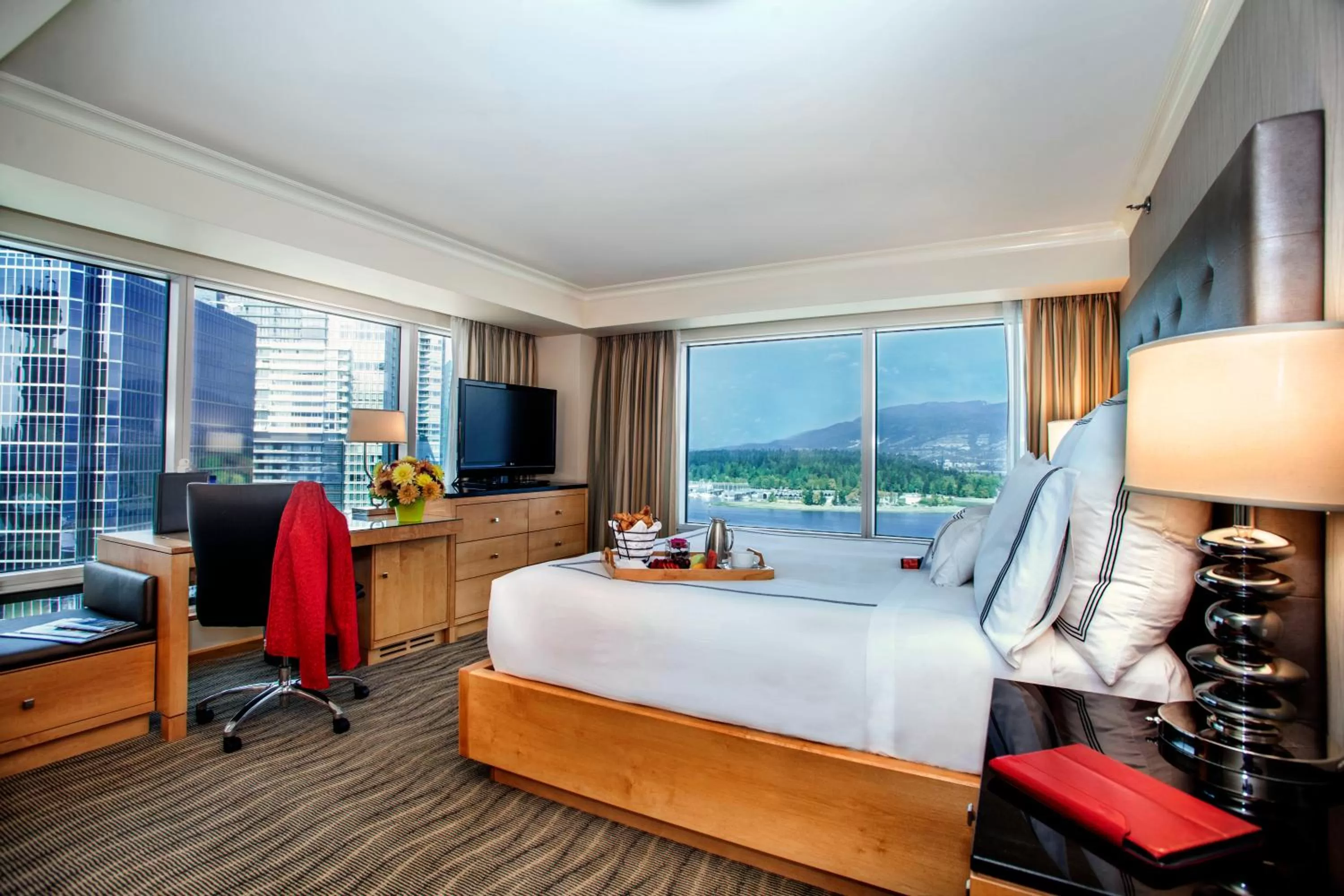 City view, Bed in Pan Pacific Vancouver