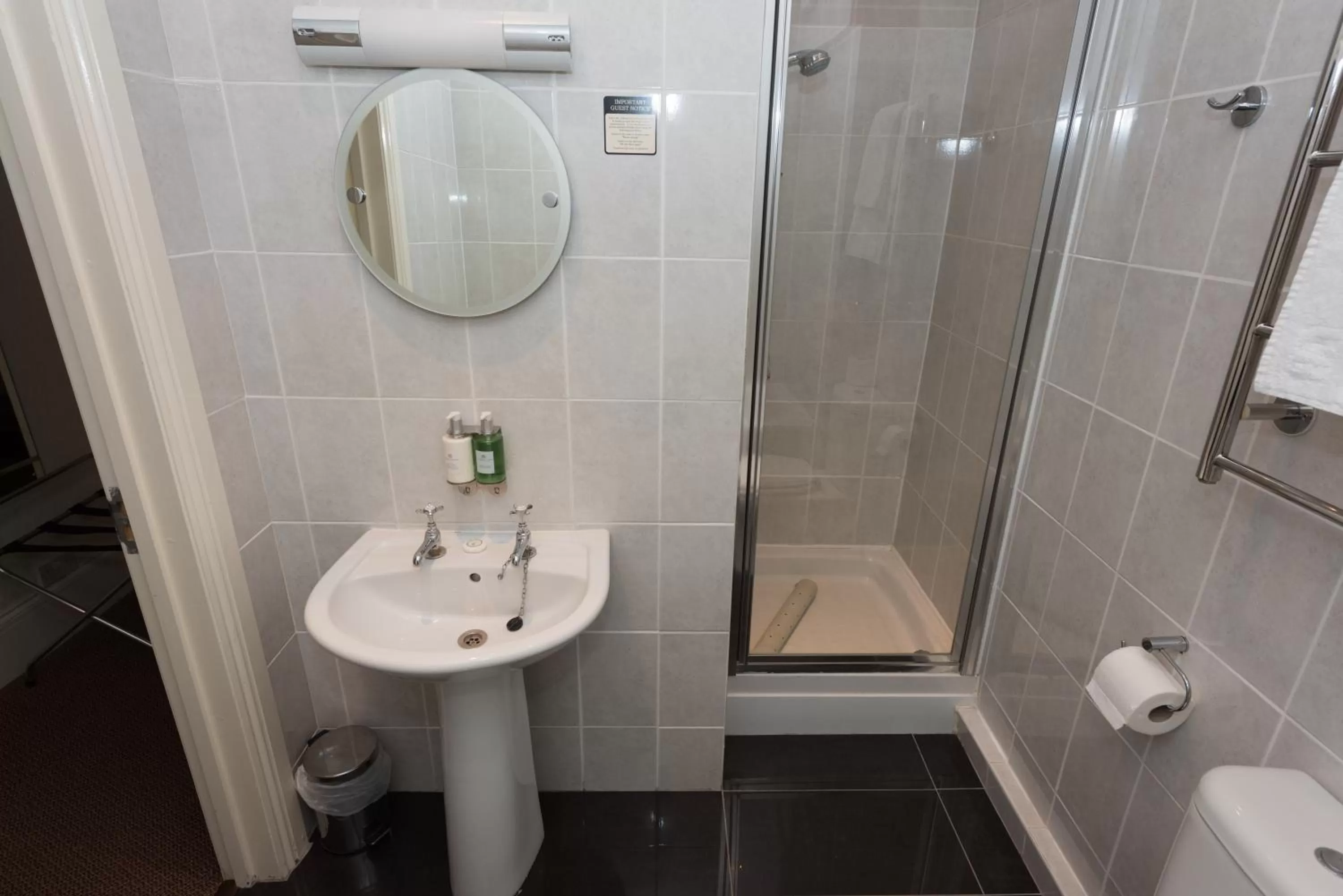 Shower in Devonshire Park Hotel