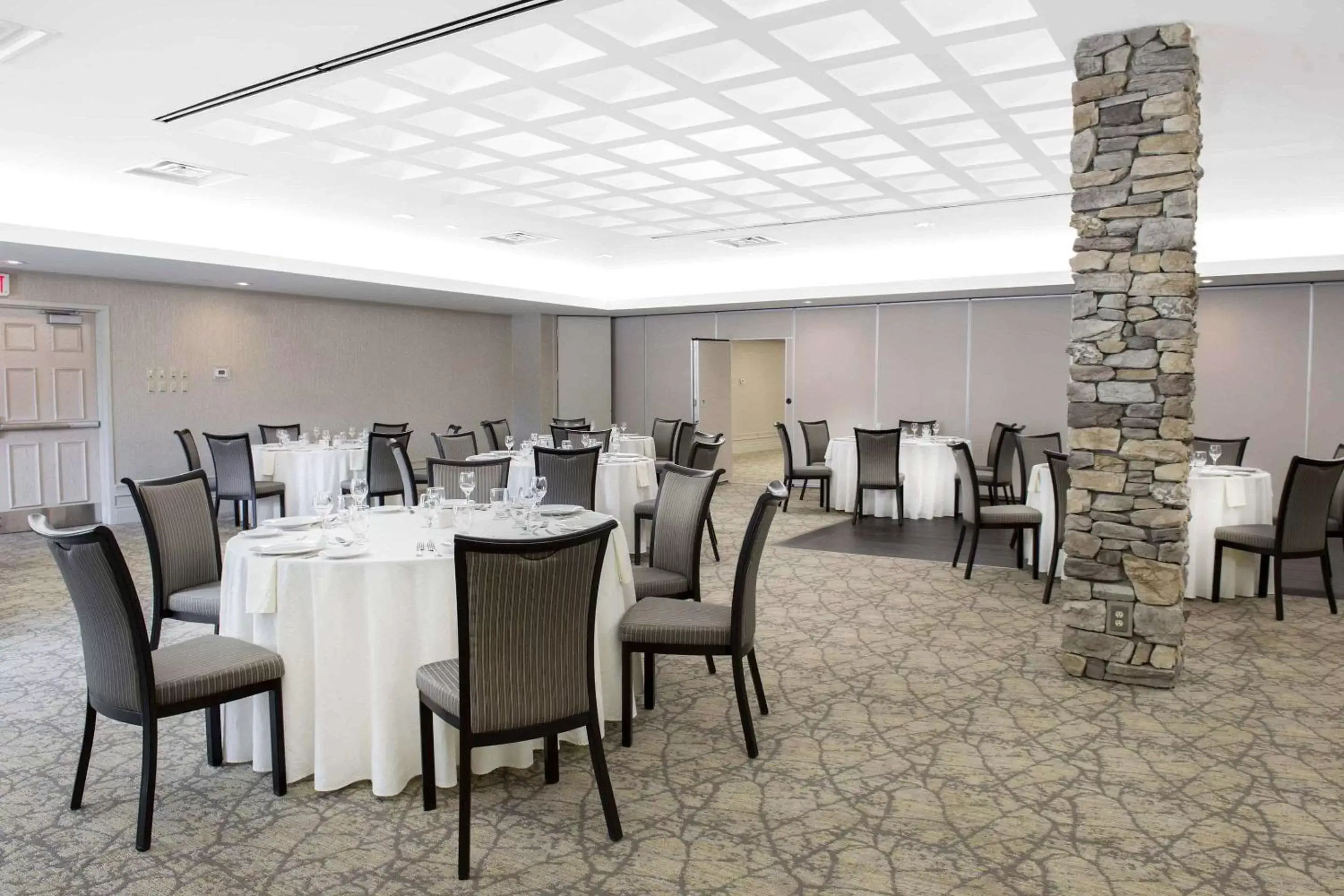 On site, Restaurant/Places to Eat in Clarion Hotel & Conference Centre Pembroke