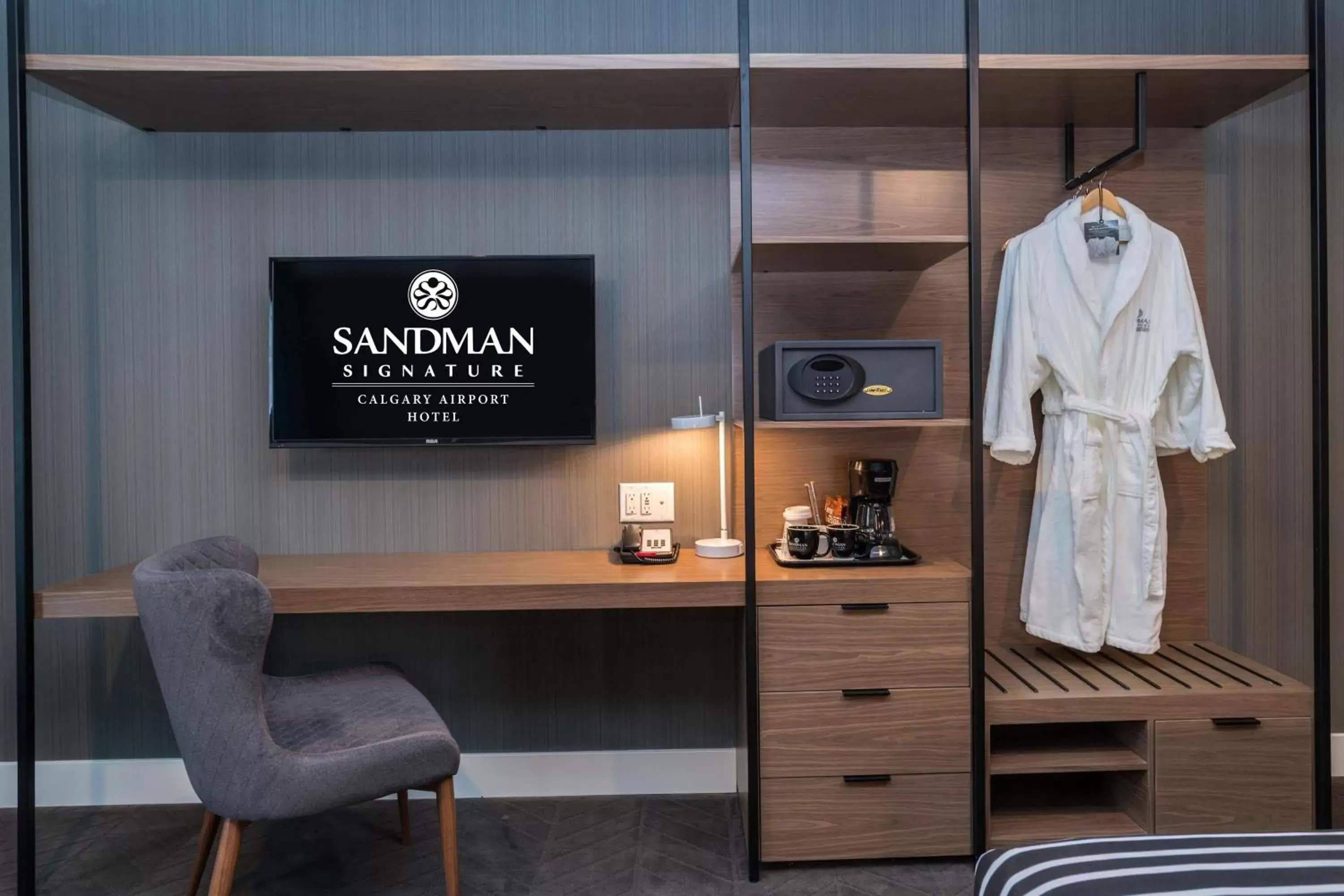 Photo of the whole room in Sandman Signature Calgary Airport Hotel