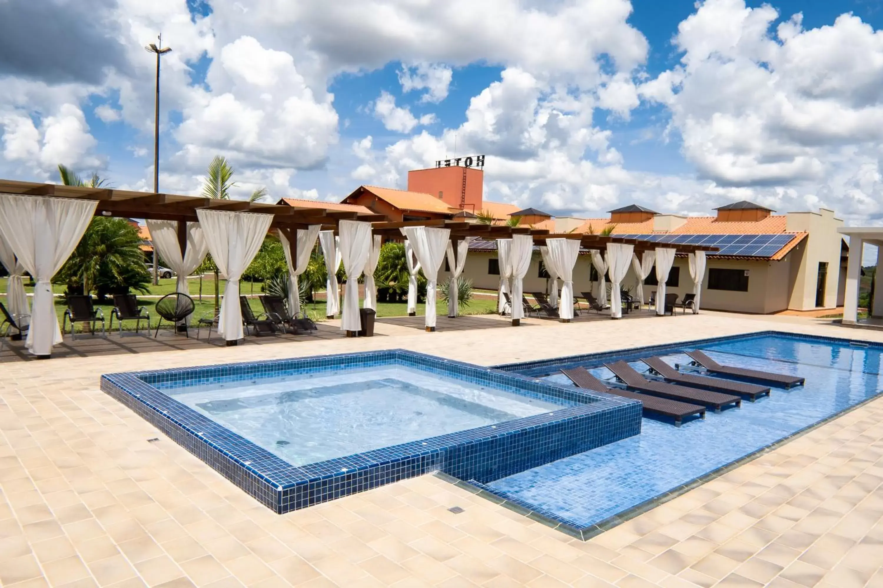 Swimming pool in Hotel Lago Dourado Swimming pool in Hotel Lago Dourado