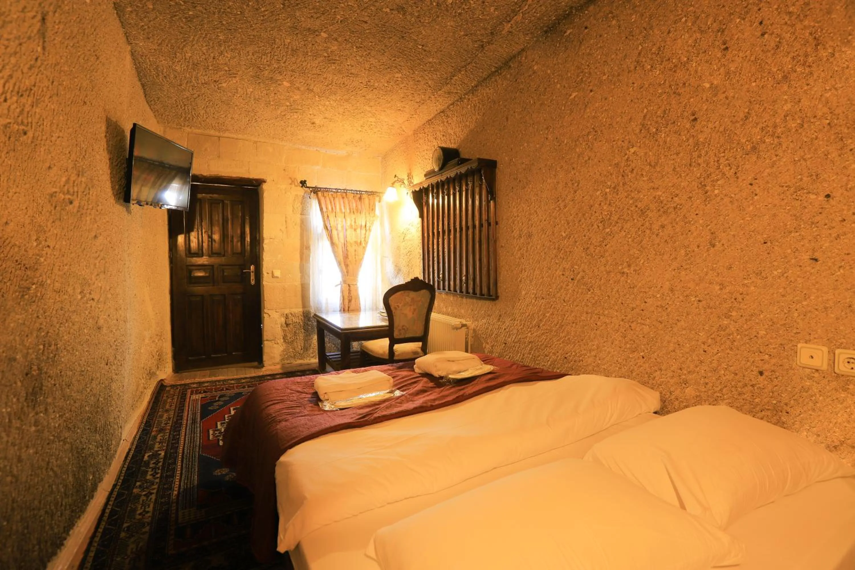 Photo of the whole room, Bed in Antique Terrace Cave Suites