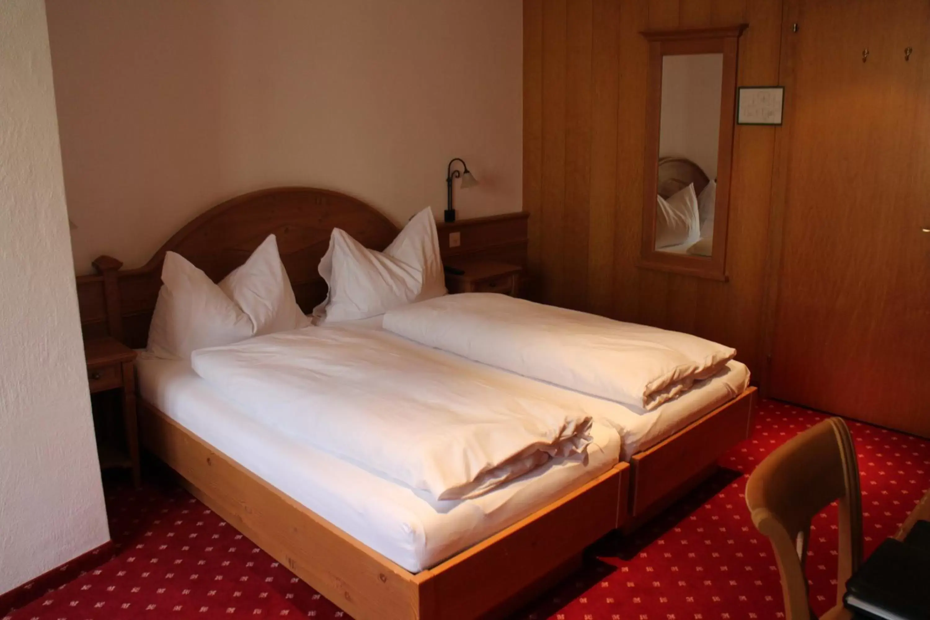 Budget Twin Room with no Mountain View in Hotel Sonnenberg Budget Twin Room with no Mountain View in Hotel Sonnenberg