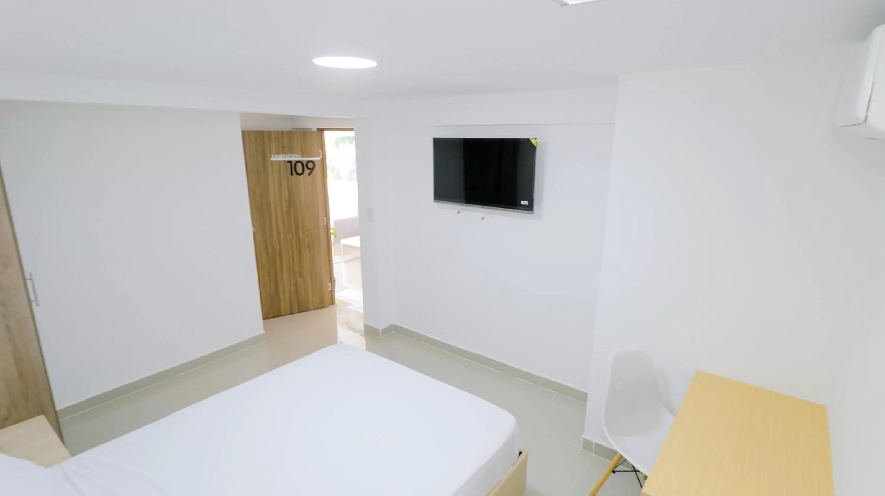 TV and multimedia, TV/Entertainment Center in Aw Hotel Pasarela Real