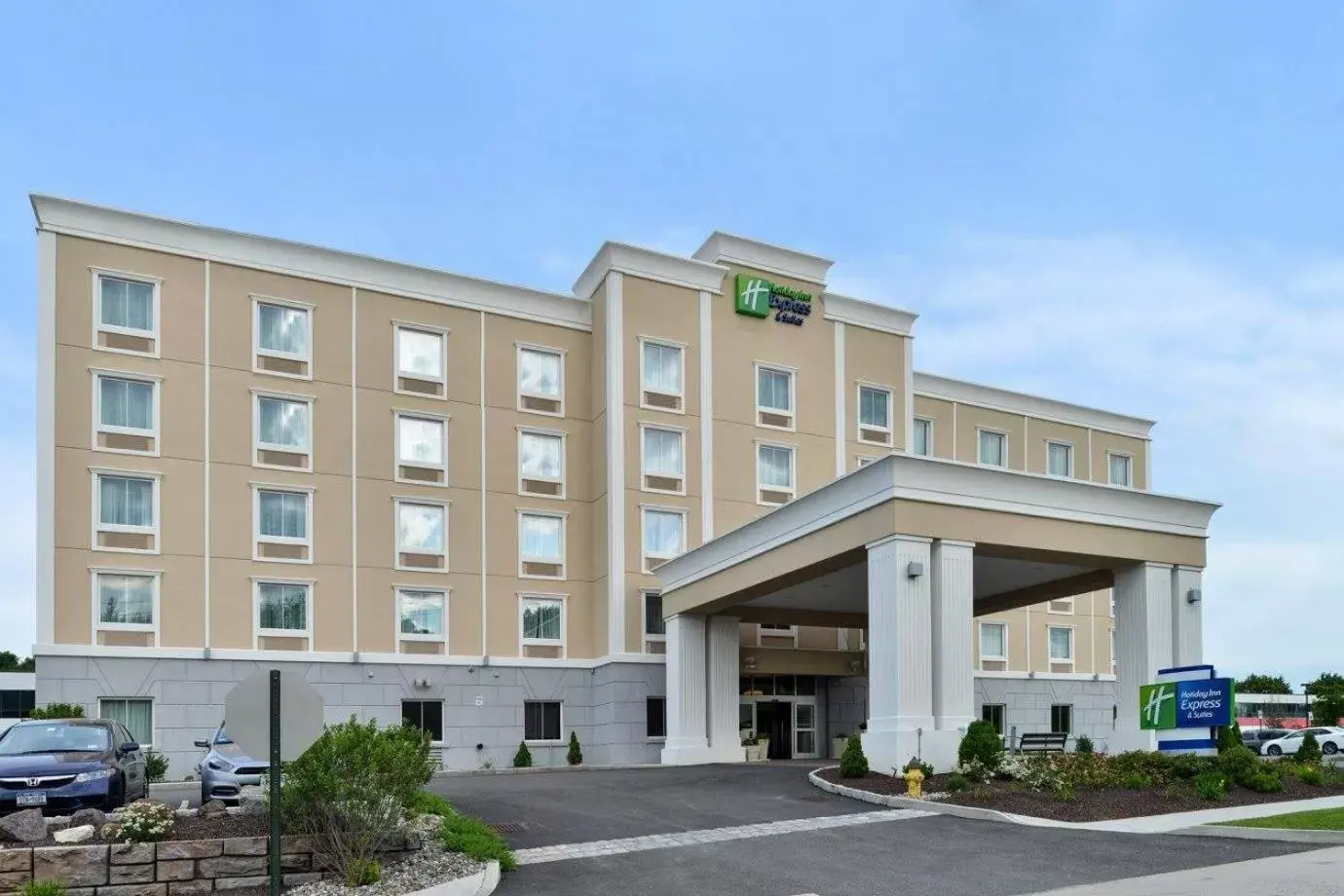 Property building in Holiday Inn Express & Suites Peekskill-Lower Hudson Valley, an IHG Hotel