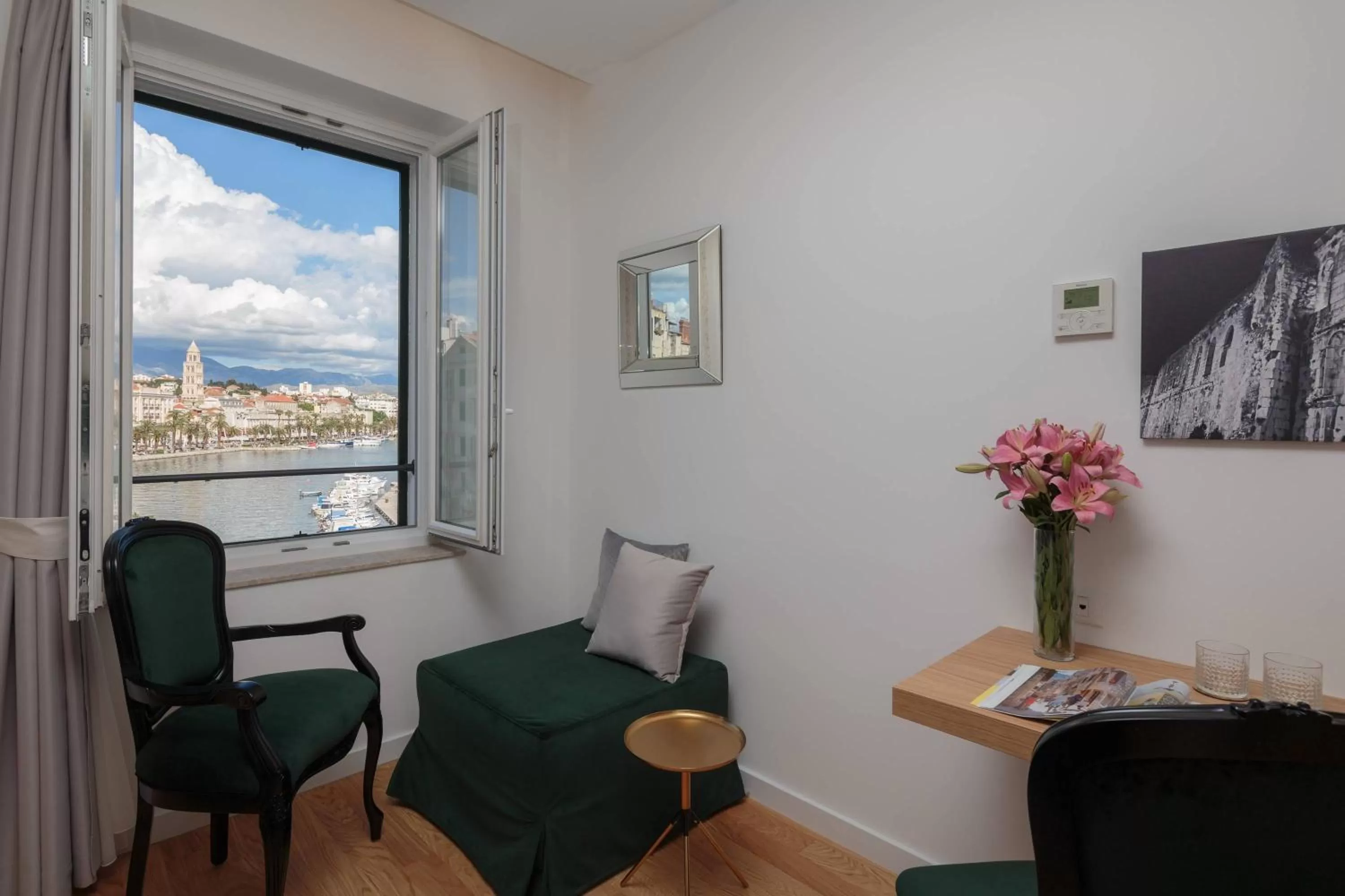 City view, Seating Area in Belvedere Luxury Rooms - Breathtaking View