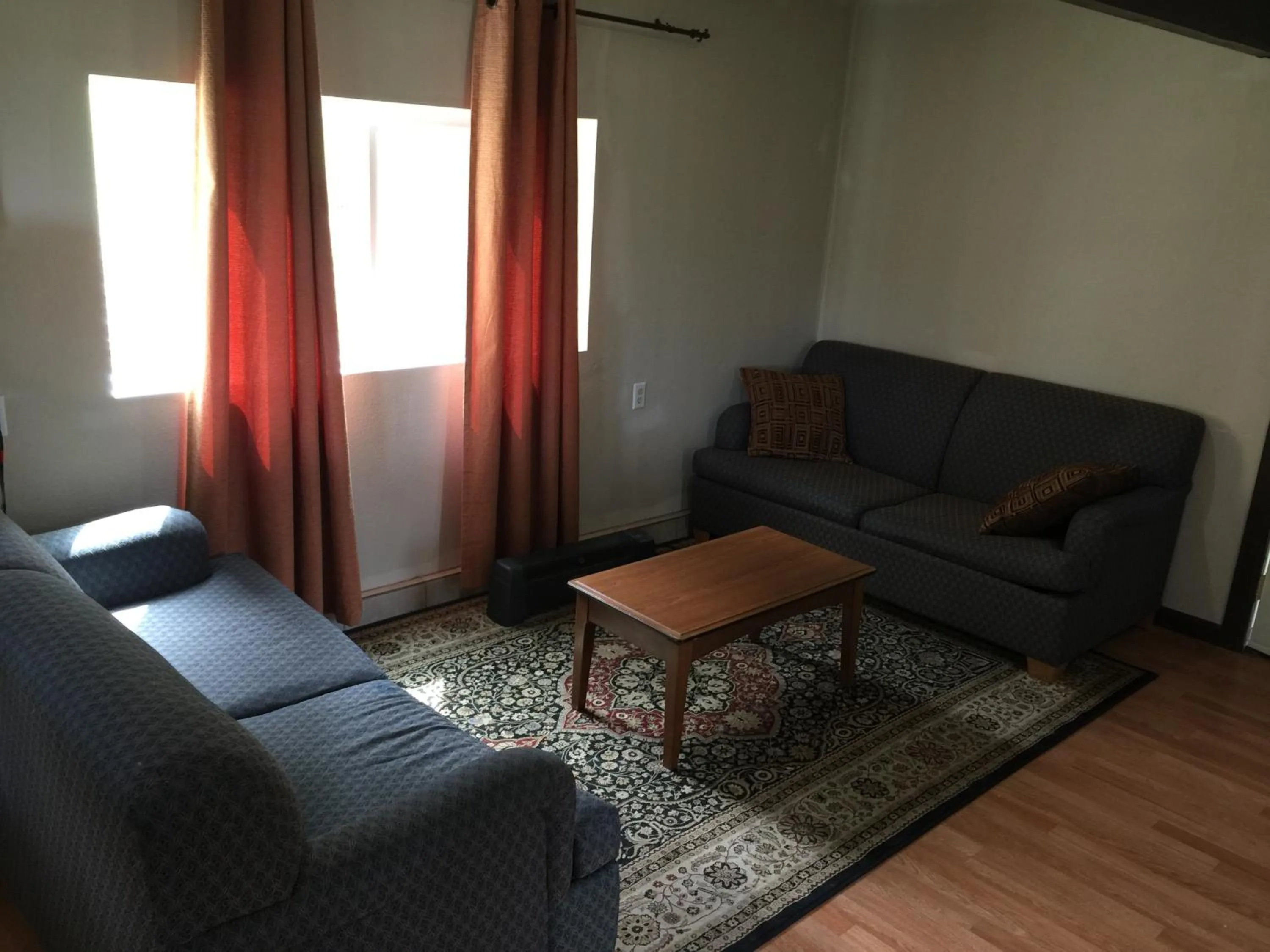 Living room in Mountain Trail Lodge and Vacation Rentals