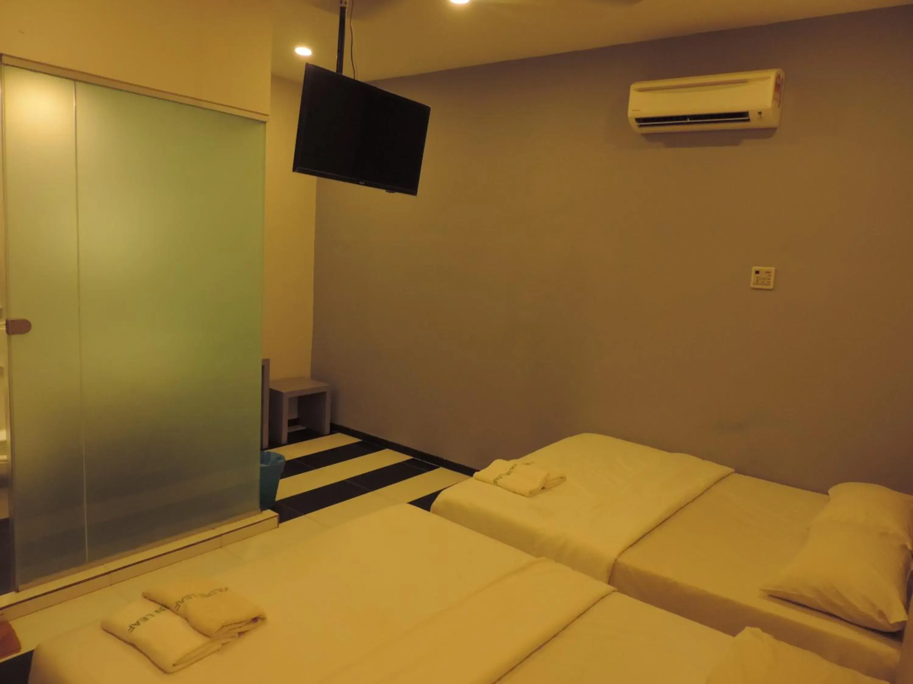 Bed in Golden Leaf Hotel Danga Bay 5 minutes Hospital Hsa,Zoo,Angsana Mall,20 minutes Utm, Legoland