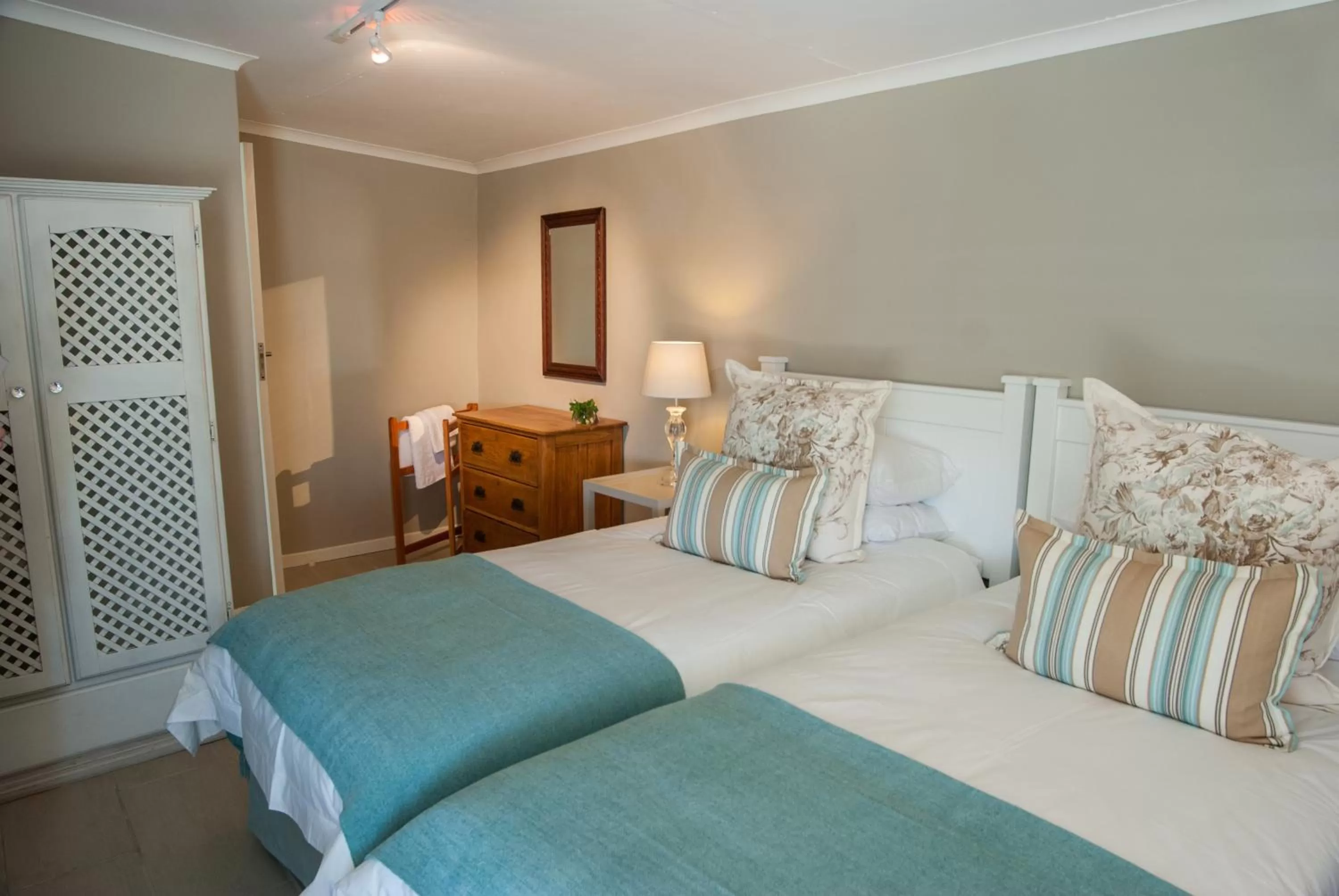 Photo of the whole room, Bed in Sneezewood Farm Bed&Breakfast and Self-Catering Cottage
