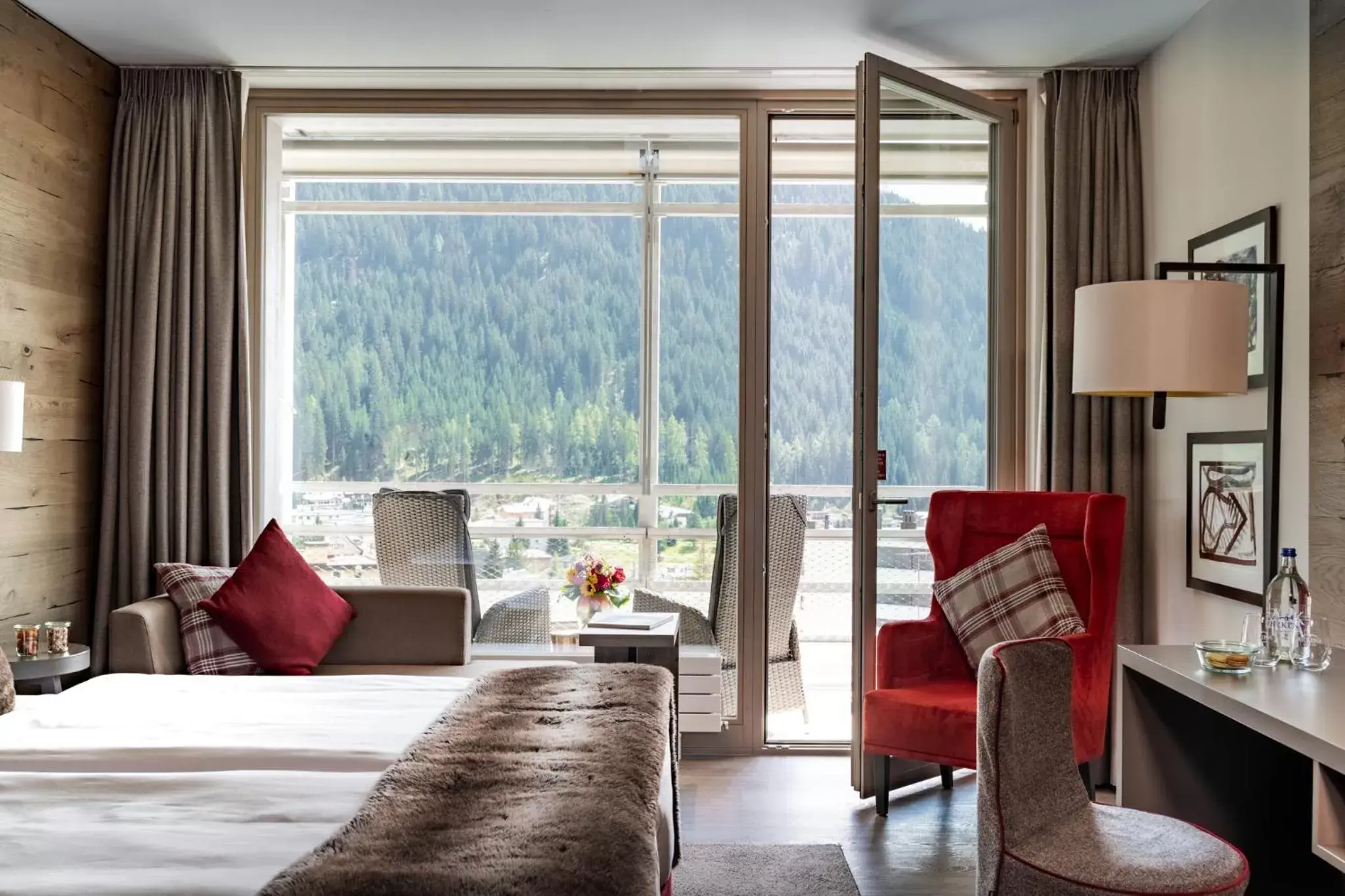 View (from property/room), Seating Area in AMERON Davos Swiss Mountain Resort