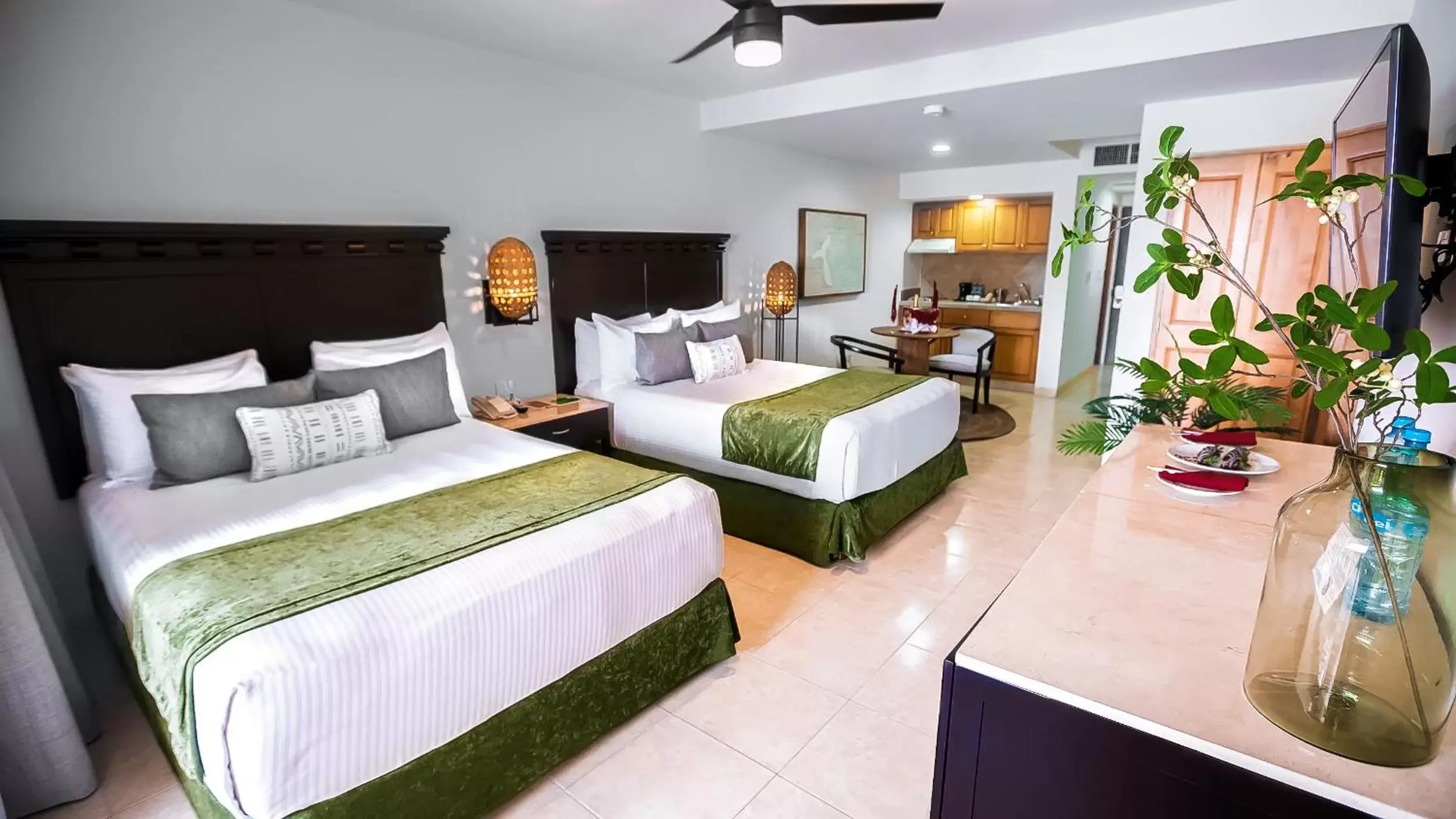 Bed in Hotel Tesoro Los Cabos Bed in Hotel Tesoro Los Cabos