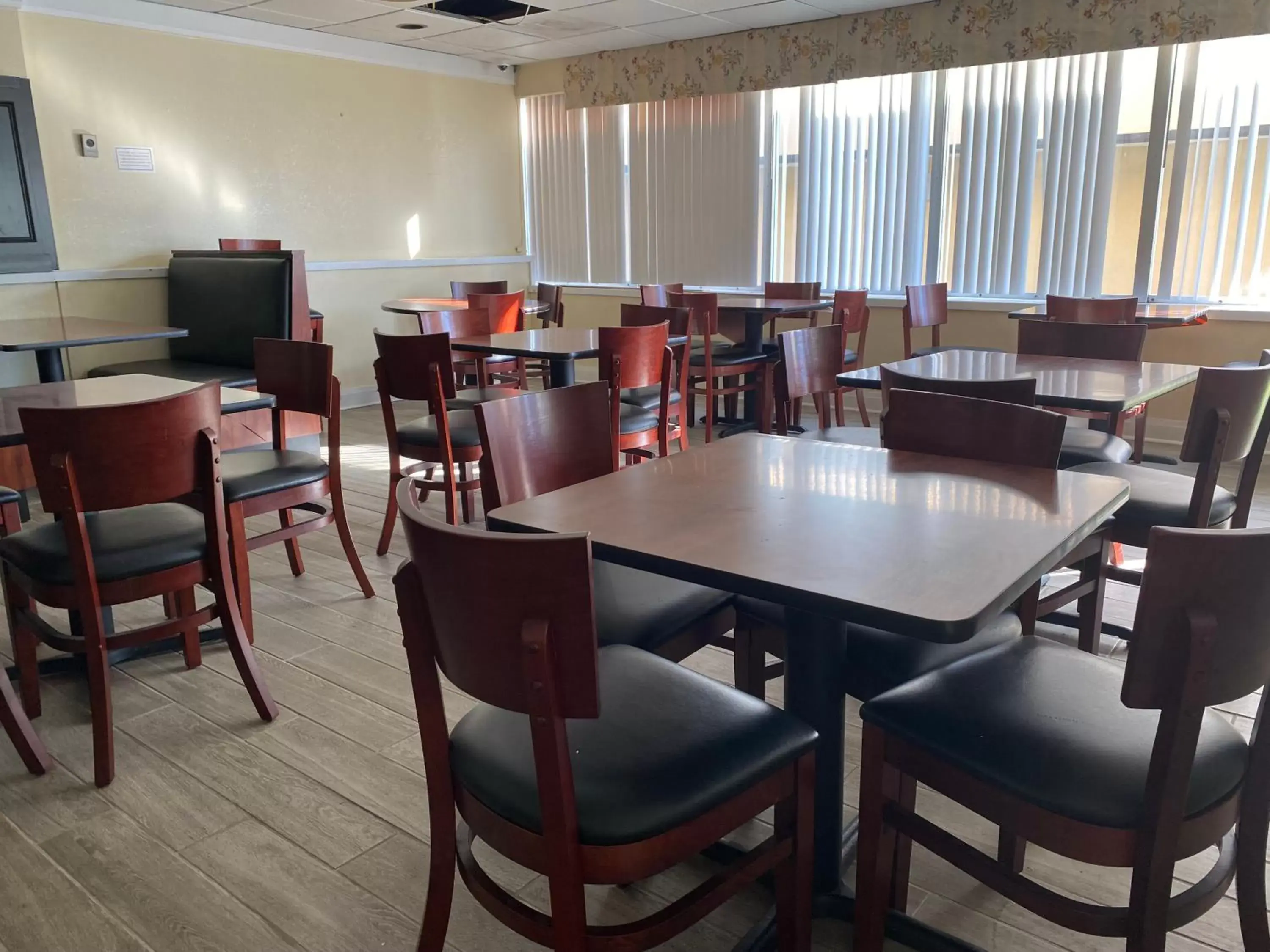 Restaurant/Places to Eat in Quality Inn Elizabeth City near University