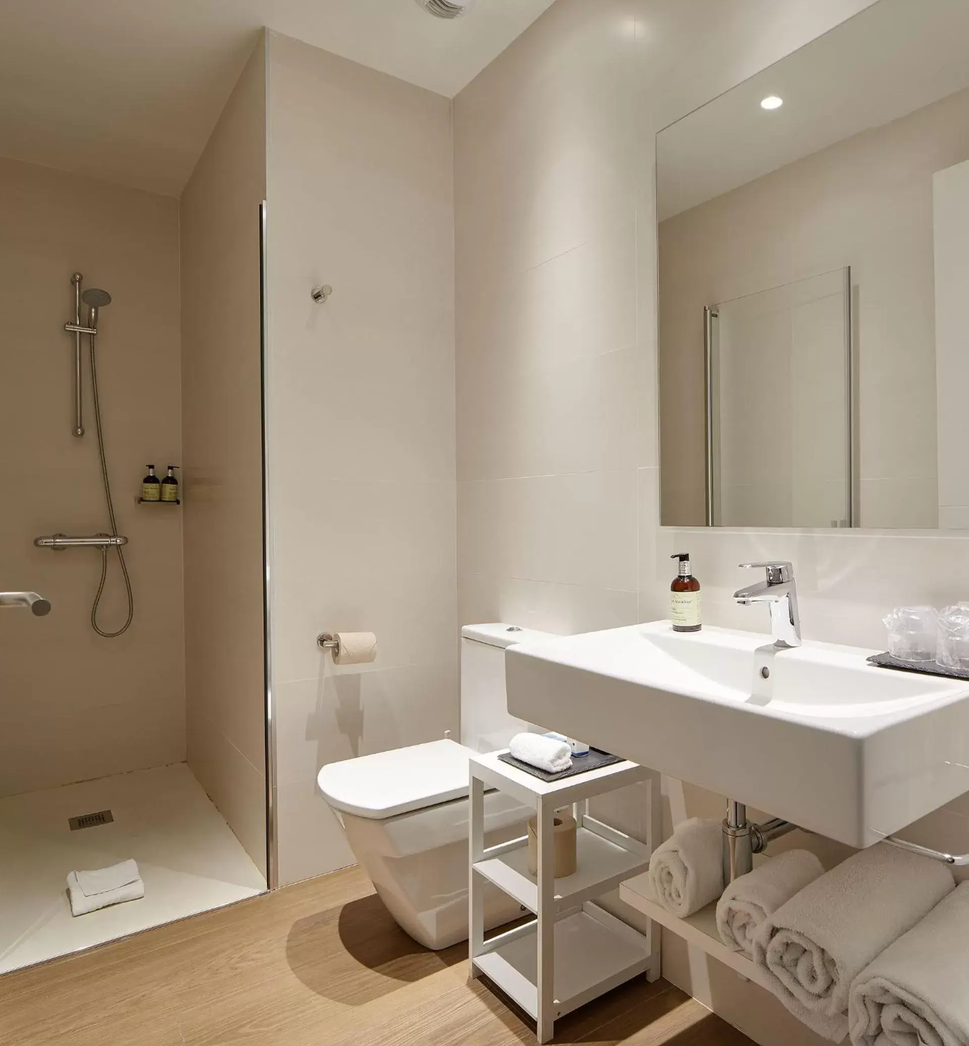 Bathroom in Hotel SANSEbay