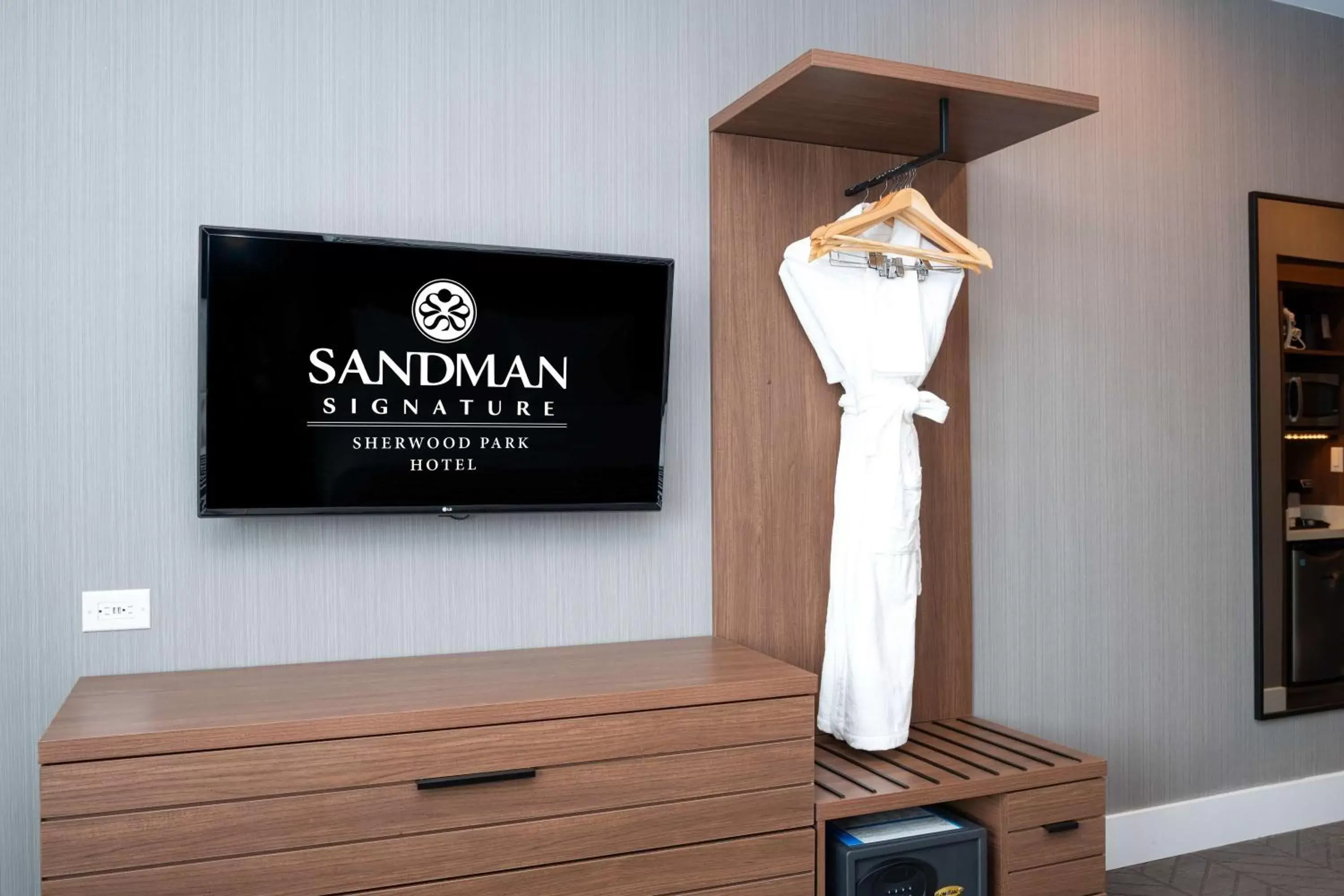 Photo of the whole room in Sandman Signature Sherwood Park Hotel