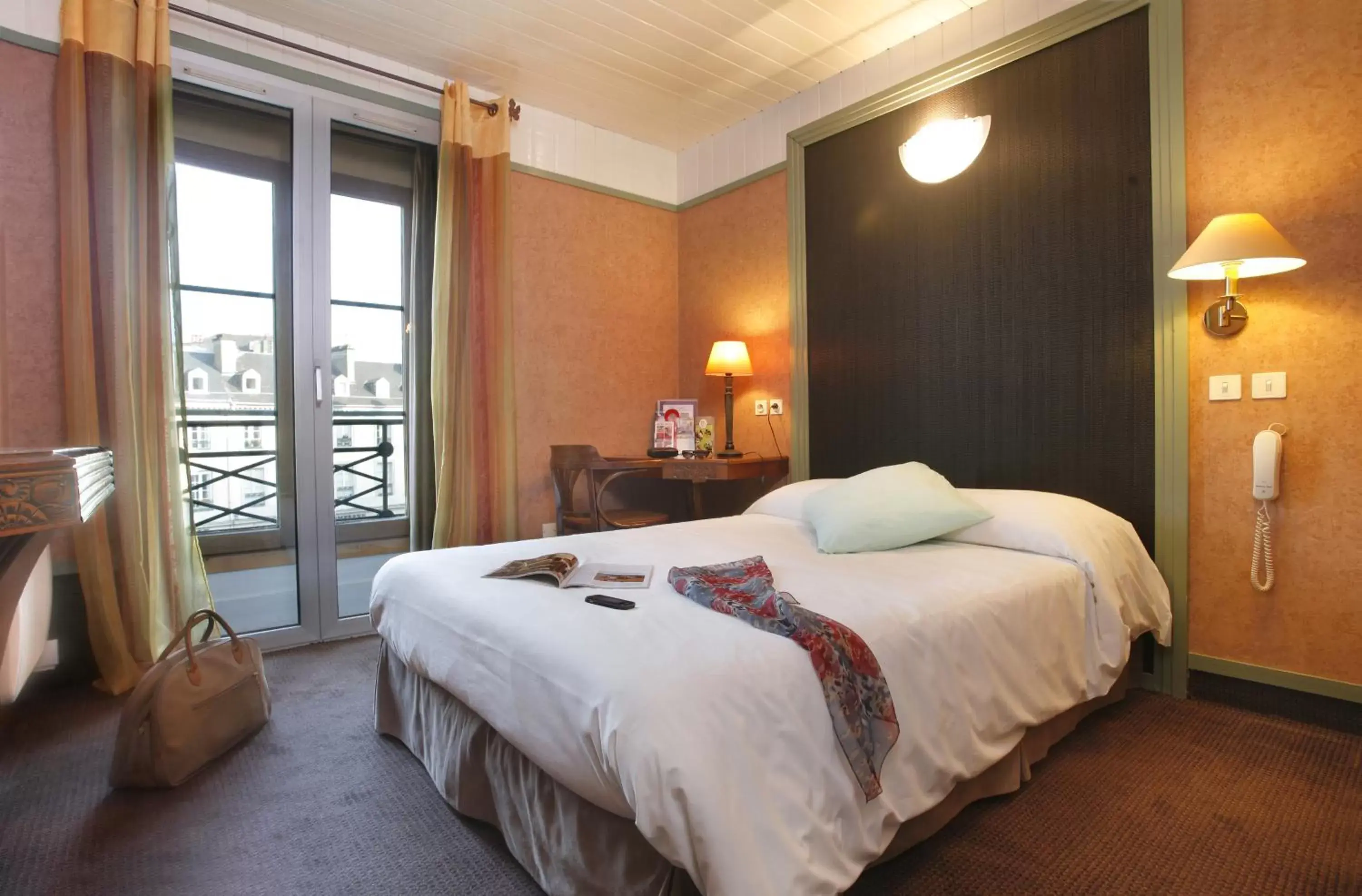 Standard Double Room in Hotel De Gramont