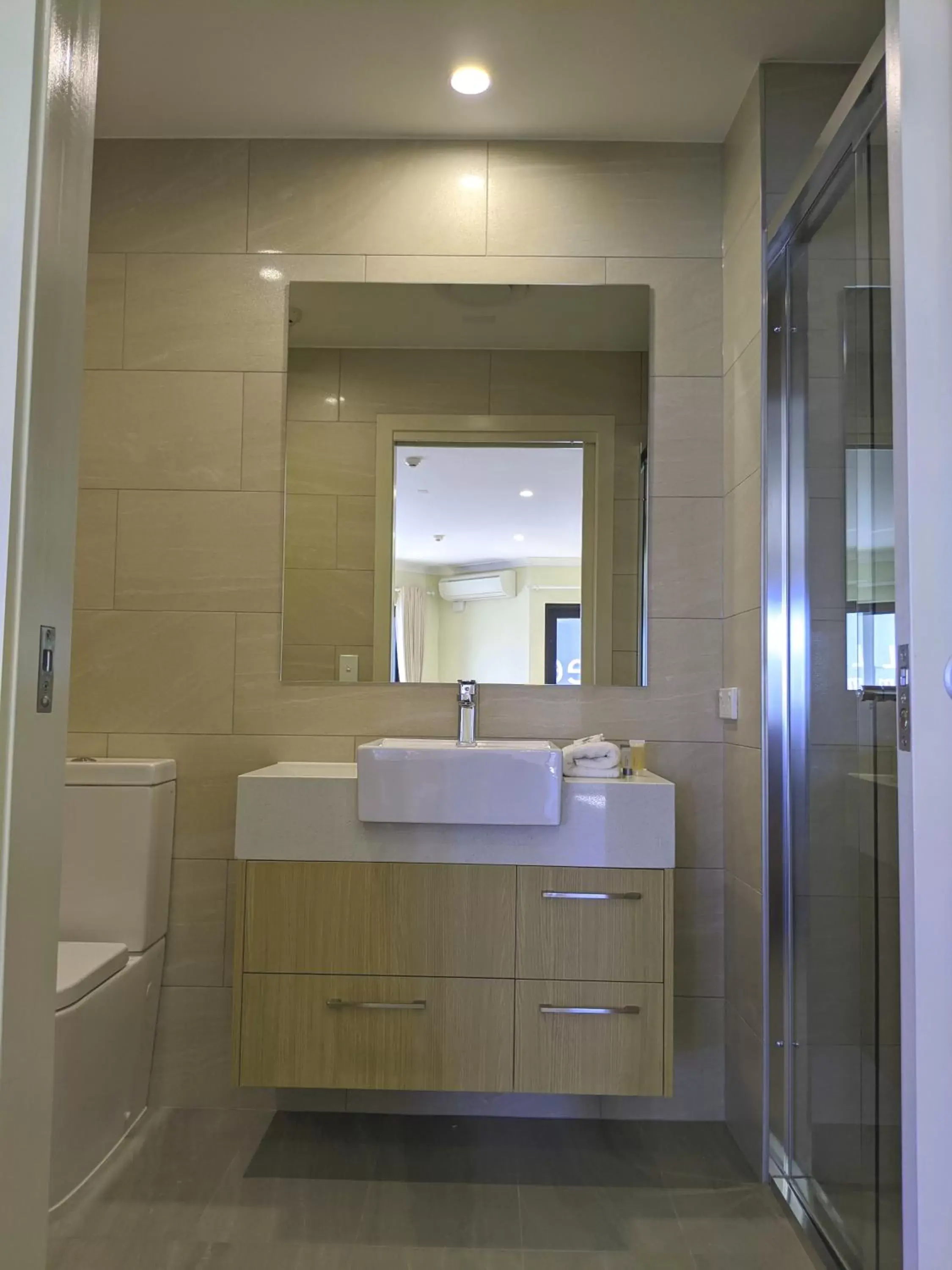 Bathroom in The Windsor Apartments and Hotel Rooms, Brisbane