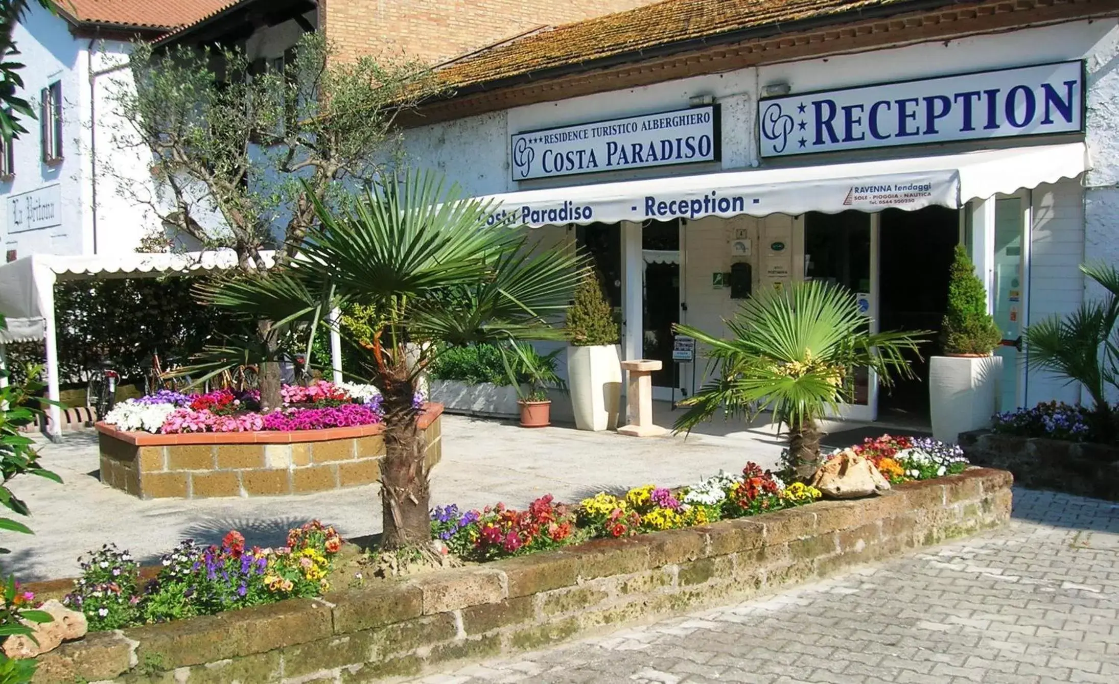 Facade/entrance, Property Building in Aparthotel Costa Paradiso