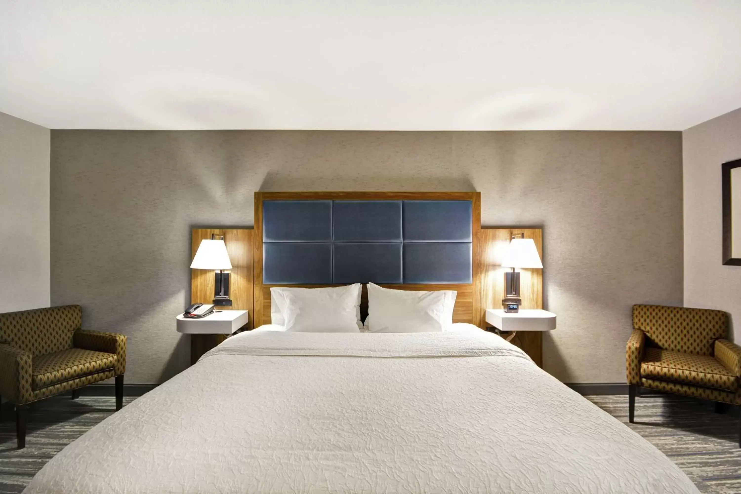 Bed in Hampton Inn & Suites Yuma