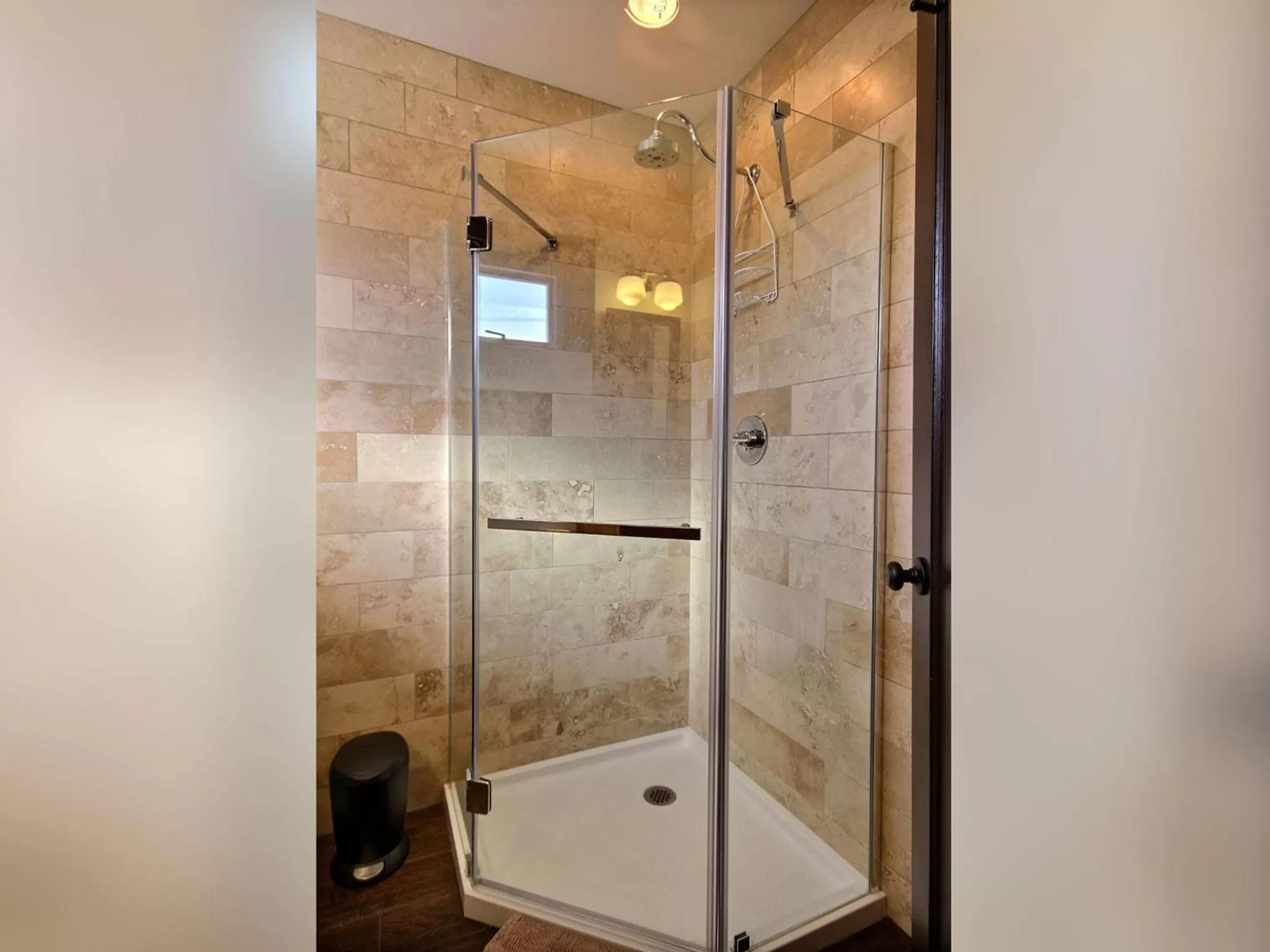 Shower in Pitchwood Inn