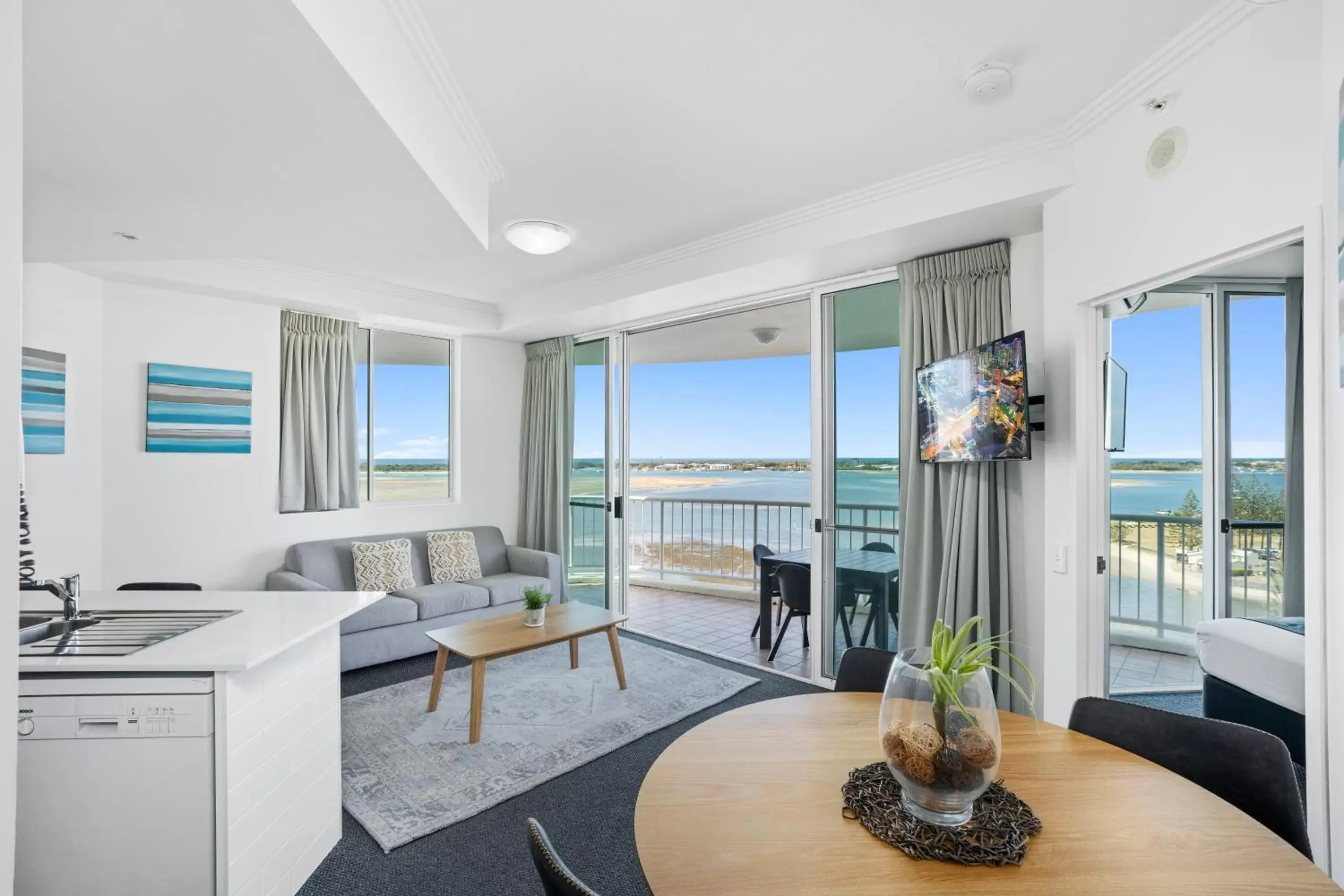 Living room, Seating Area in Crystal Bay On The Broadwater