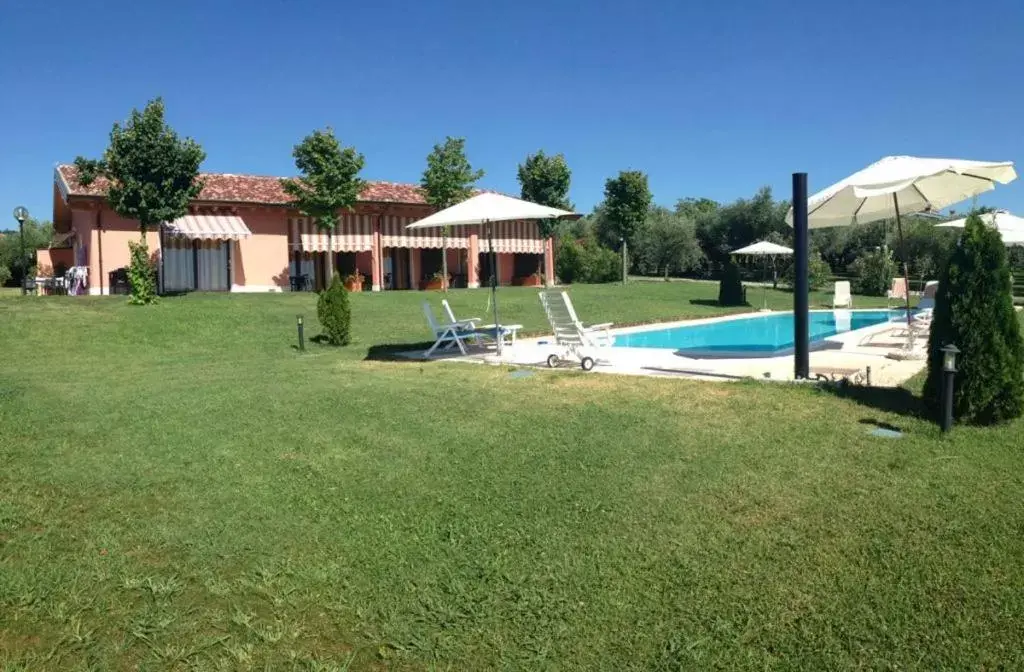 Garden, Swimming Pool in AGRITURISMO MELOGRANO D'ORO