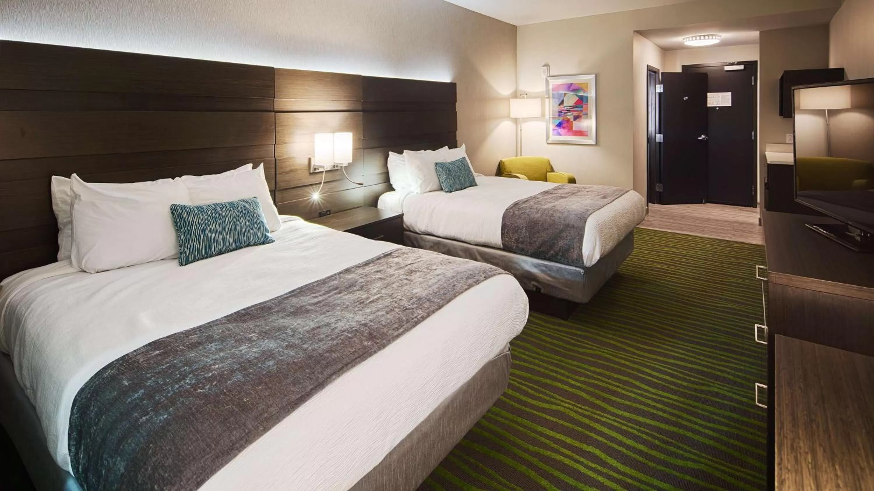 Queen Room with Two Queen Beds and Bath Tub - Mobility Access in Best Western Plus Prien Lake-Lake Charles