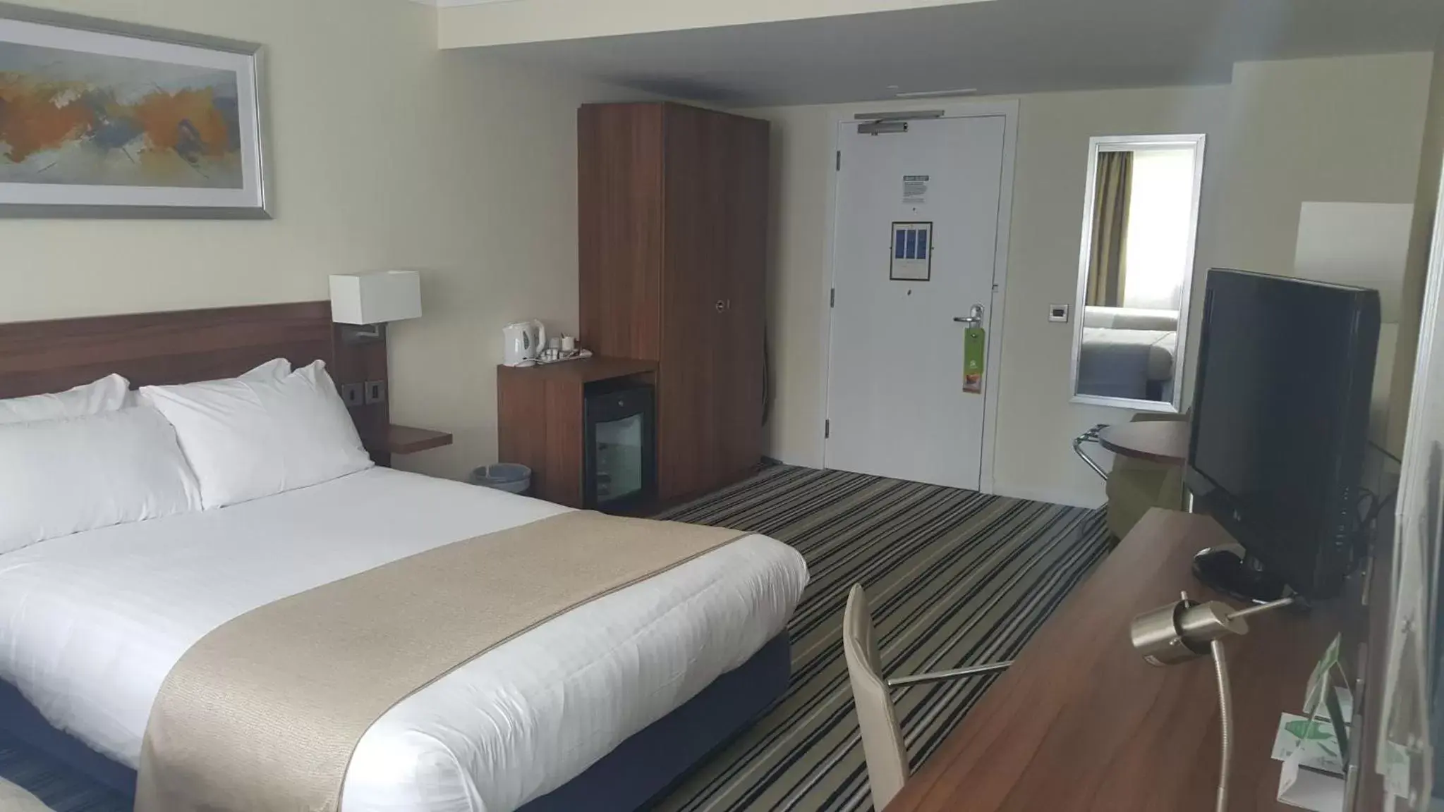 Photo of the whole room, Bed in Holiday Inn Derby/Nottingham, an IHG Hotel