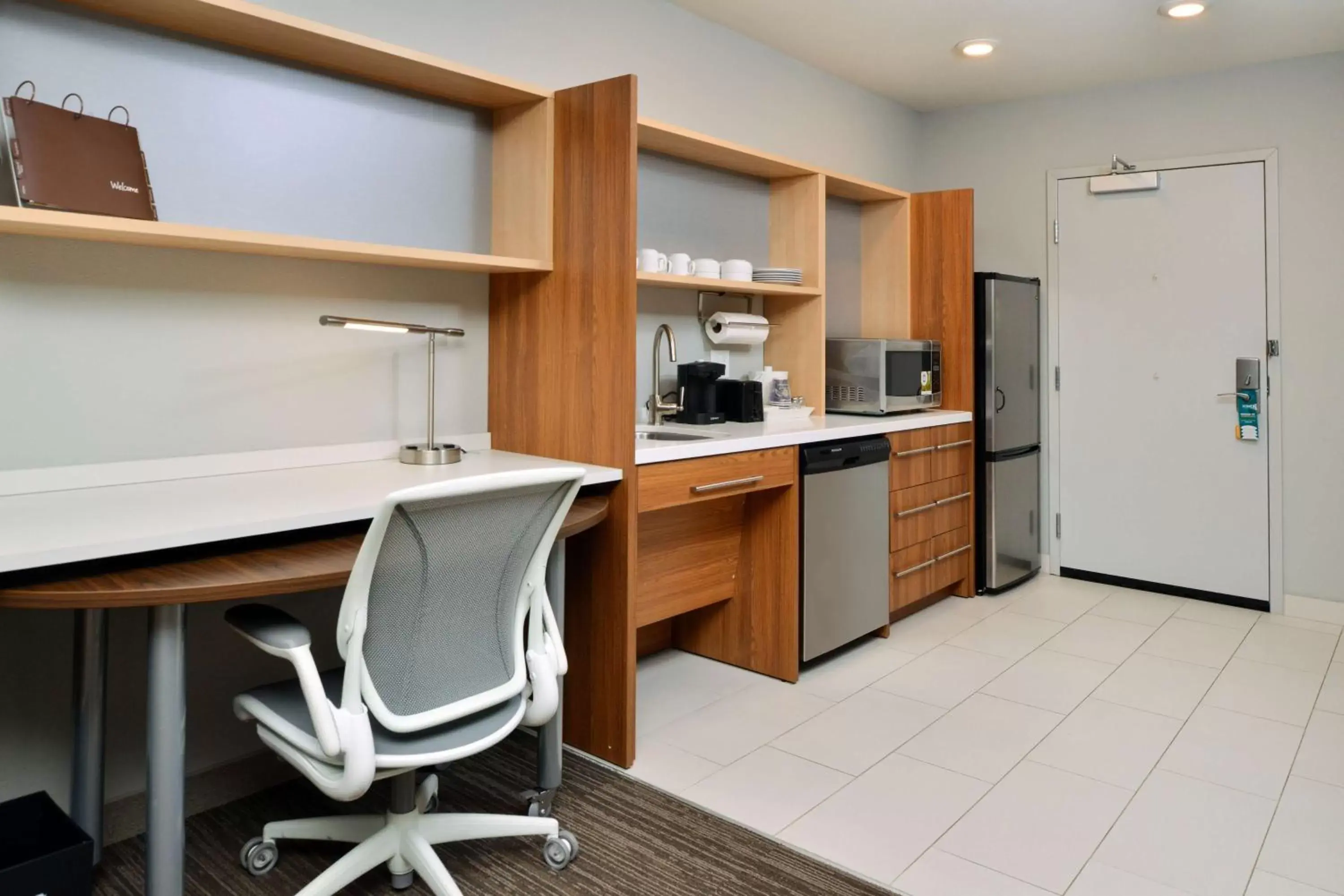 Bedroom, Kitchen/Kitchenette in Home2 Suites By Hilton Portland Hillsboro