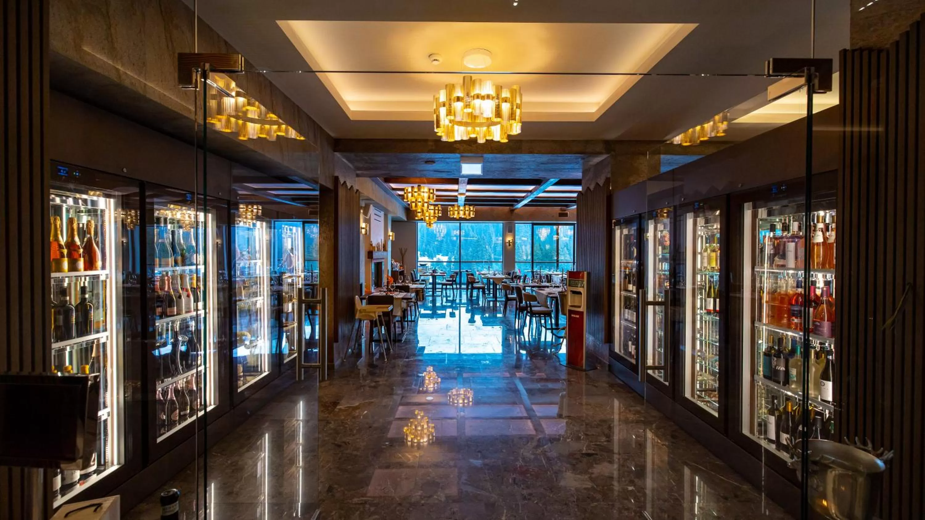 Restaurant/places to eat in Hotel Belmont