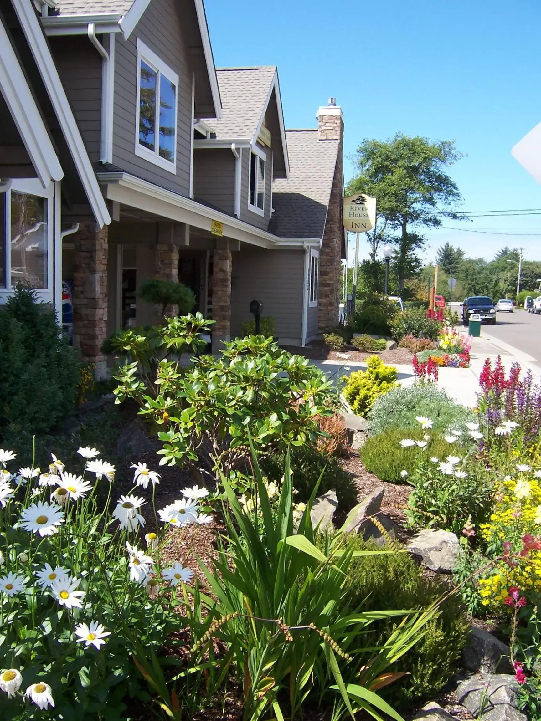 Facade/entrance in River House Inn, a Baymont by Wyndham Facade/entrance in River House Inn, a Baymont by Wyndham