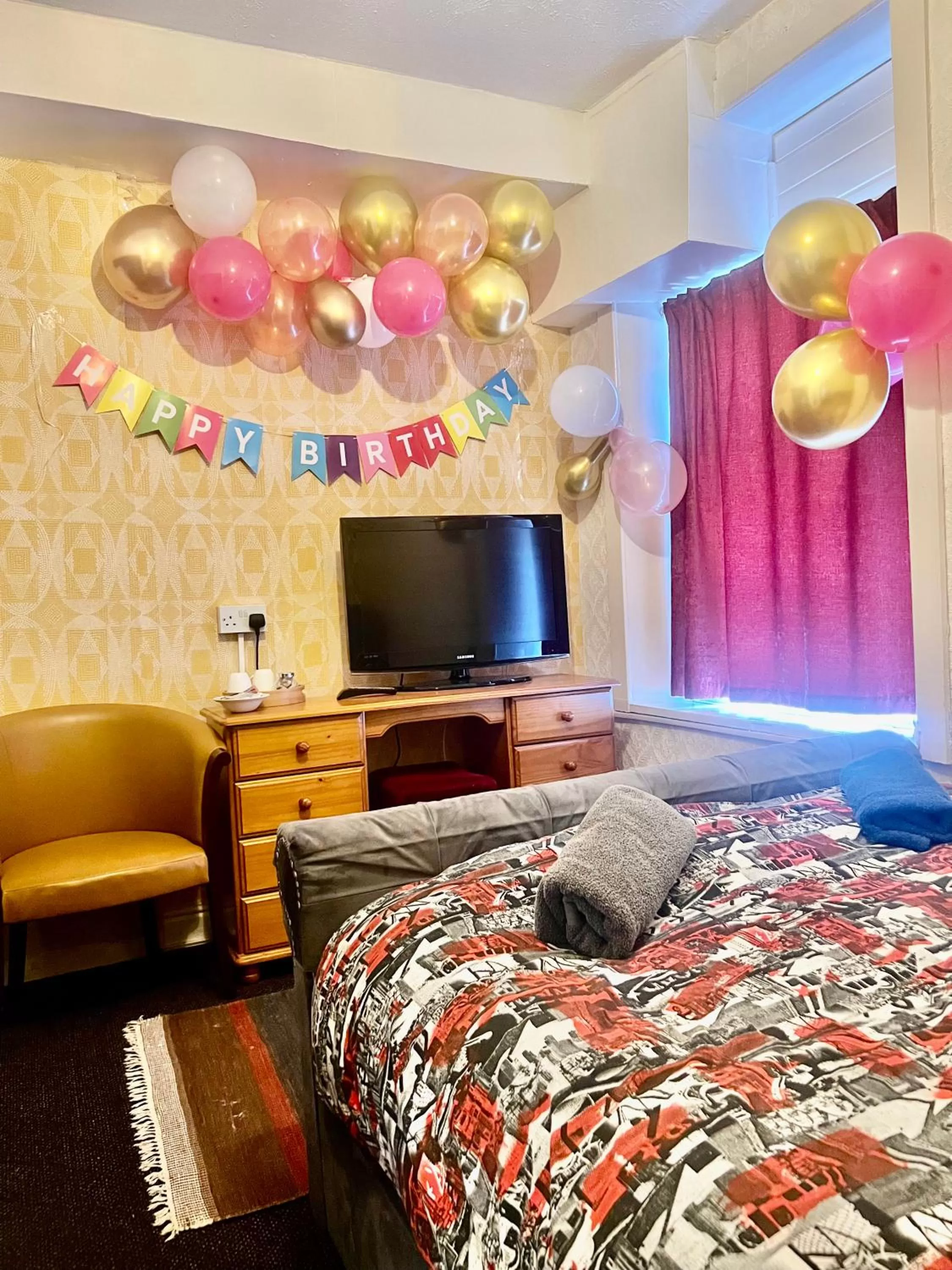 Bedroom, Bed in Blackpool Central Hotel