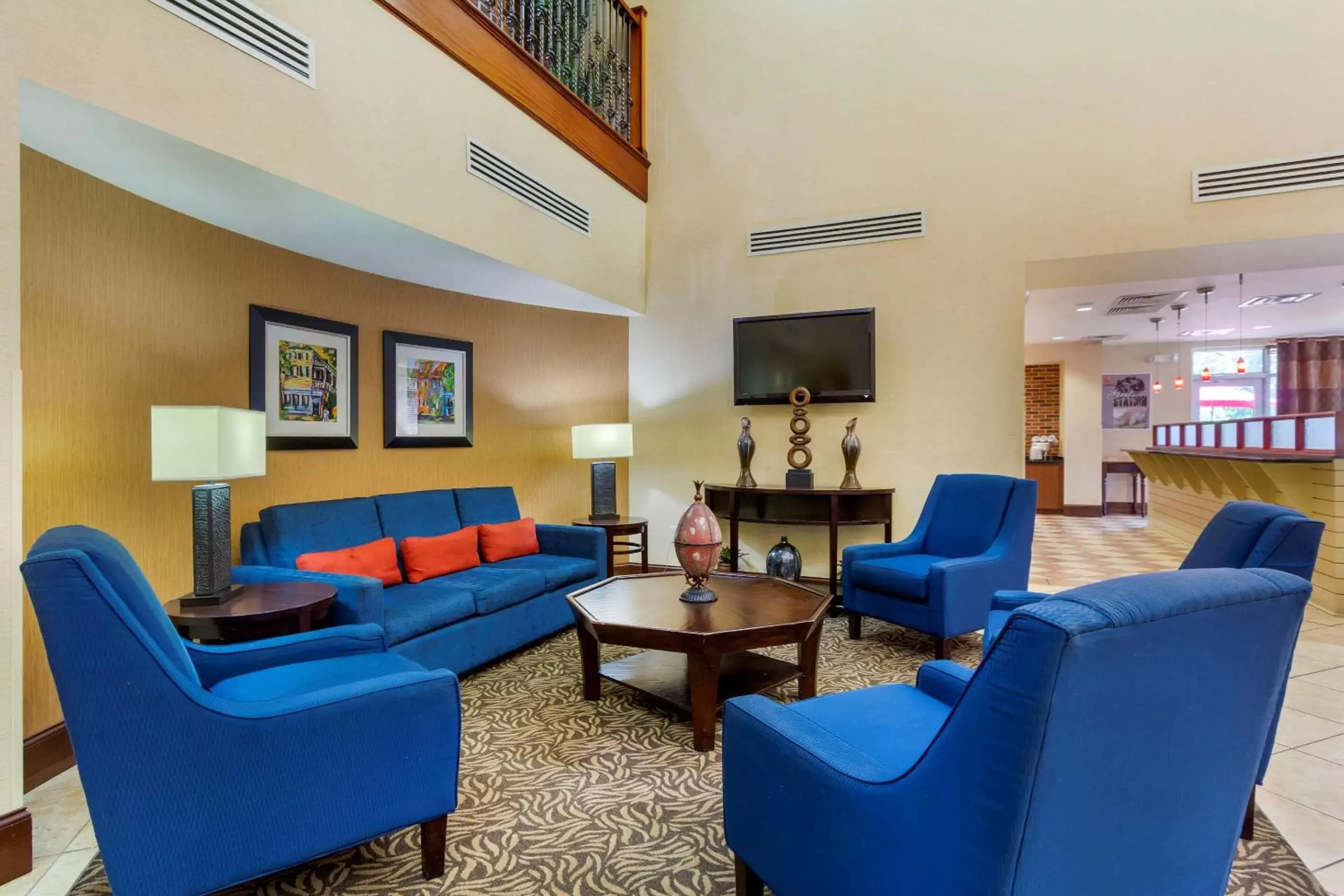 Lobby or reception, Seating Area in Comfort Suites Charleston West Ashley