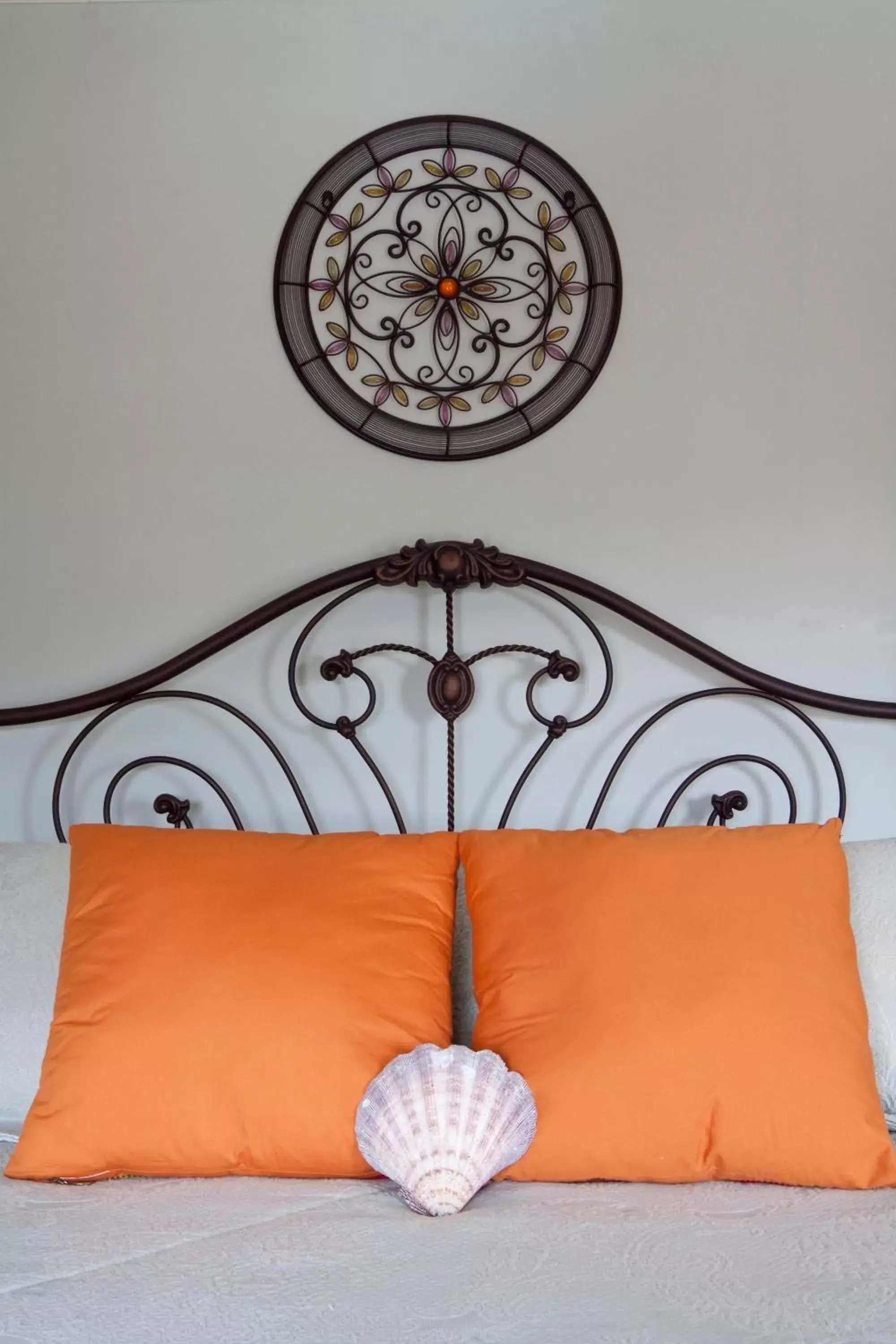 Decorative detail, Bed in Scranton Seahorse Inn