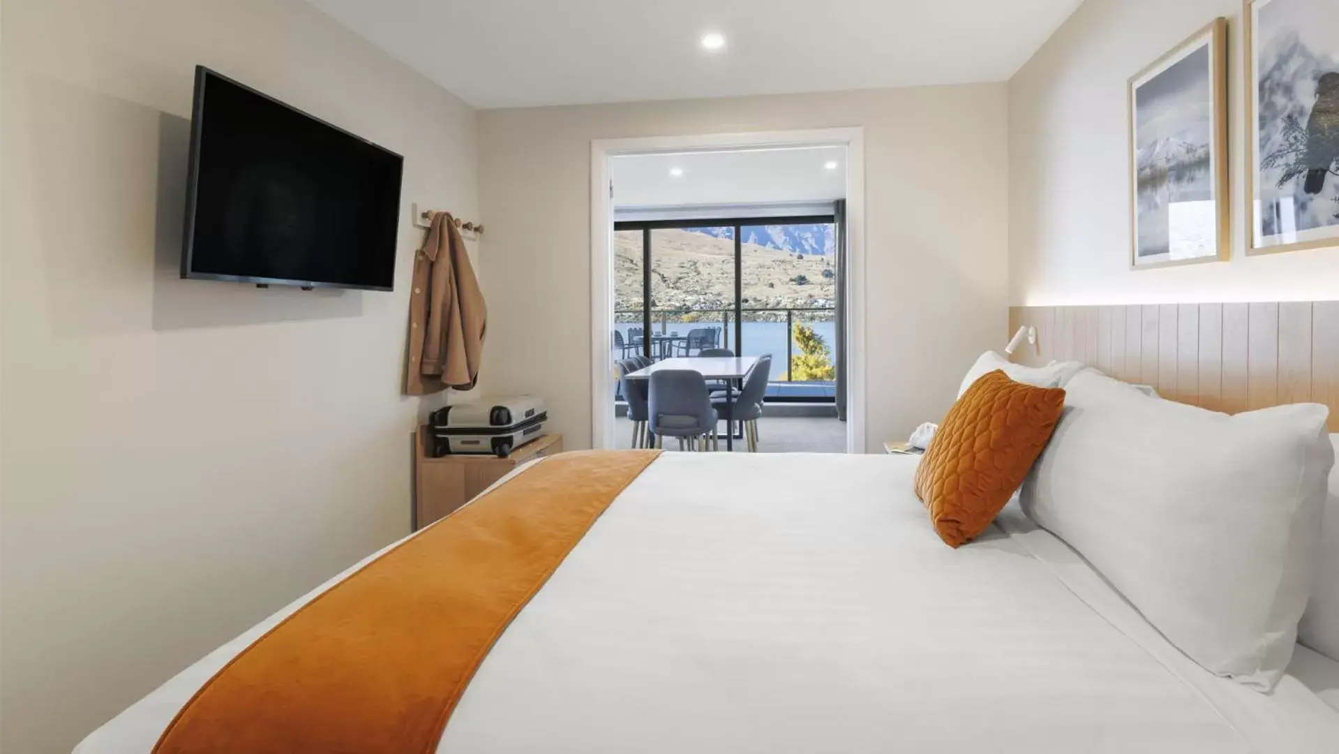 Bedroom, Bed in Oaks Queenstown Shores Resort
