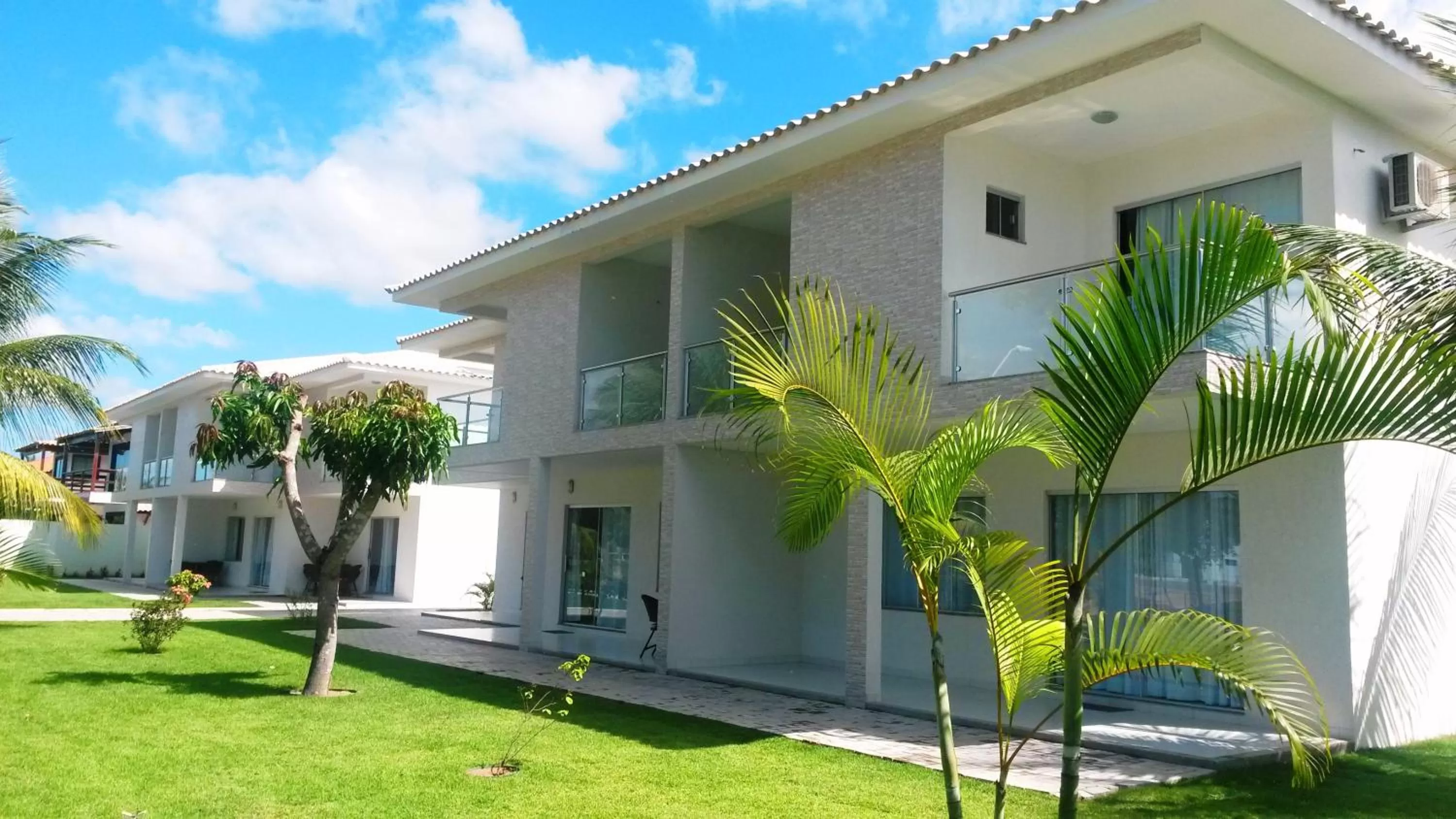 Property building in Porto Luar