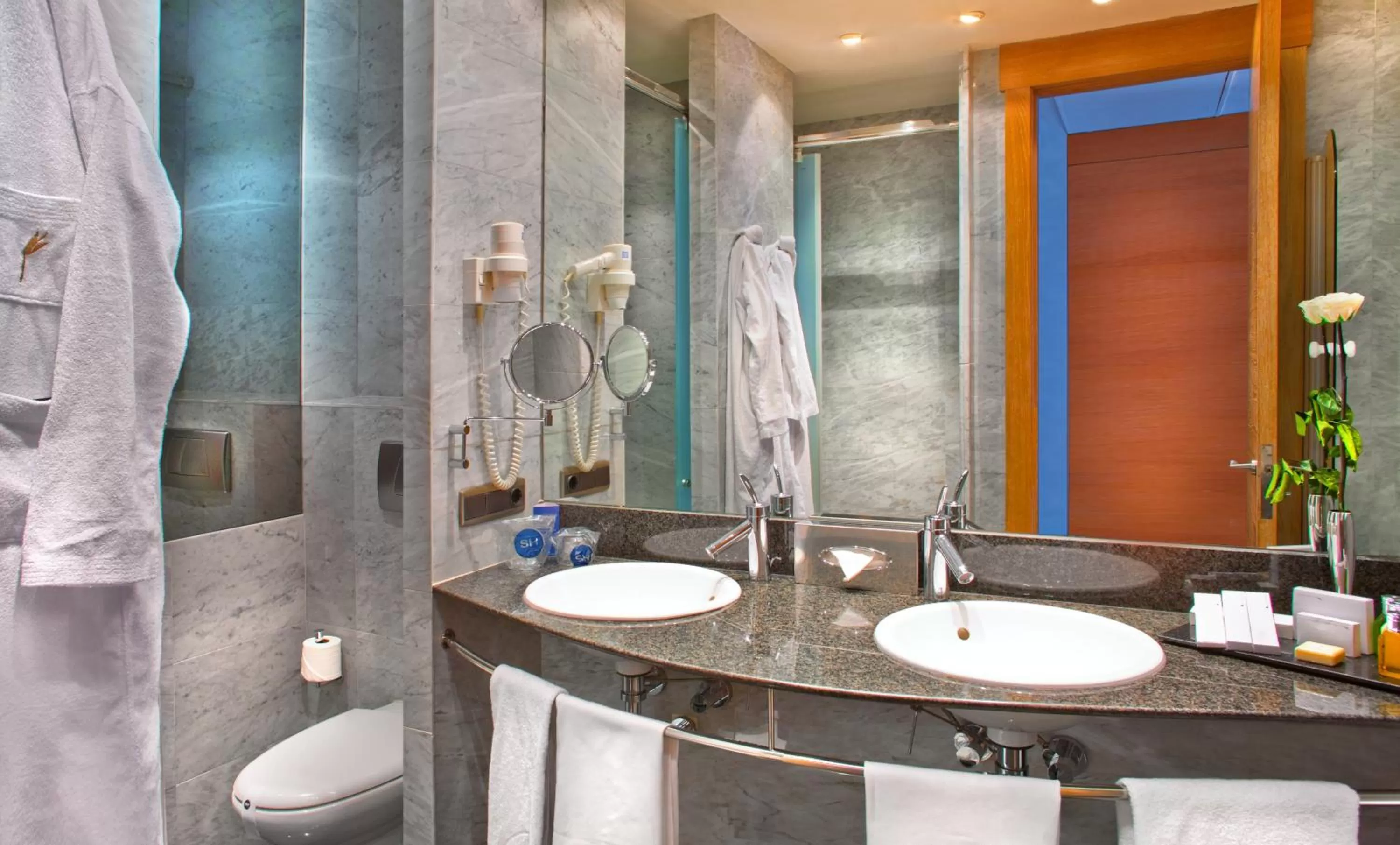 Bathroom in SH Valencia Palace